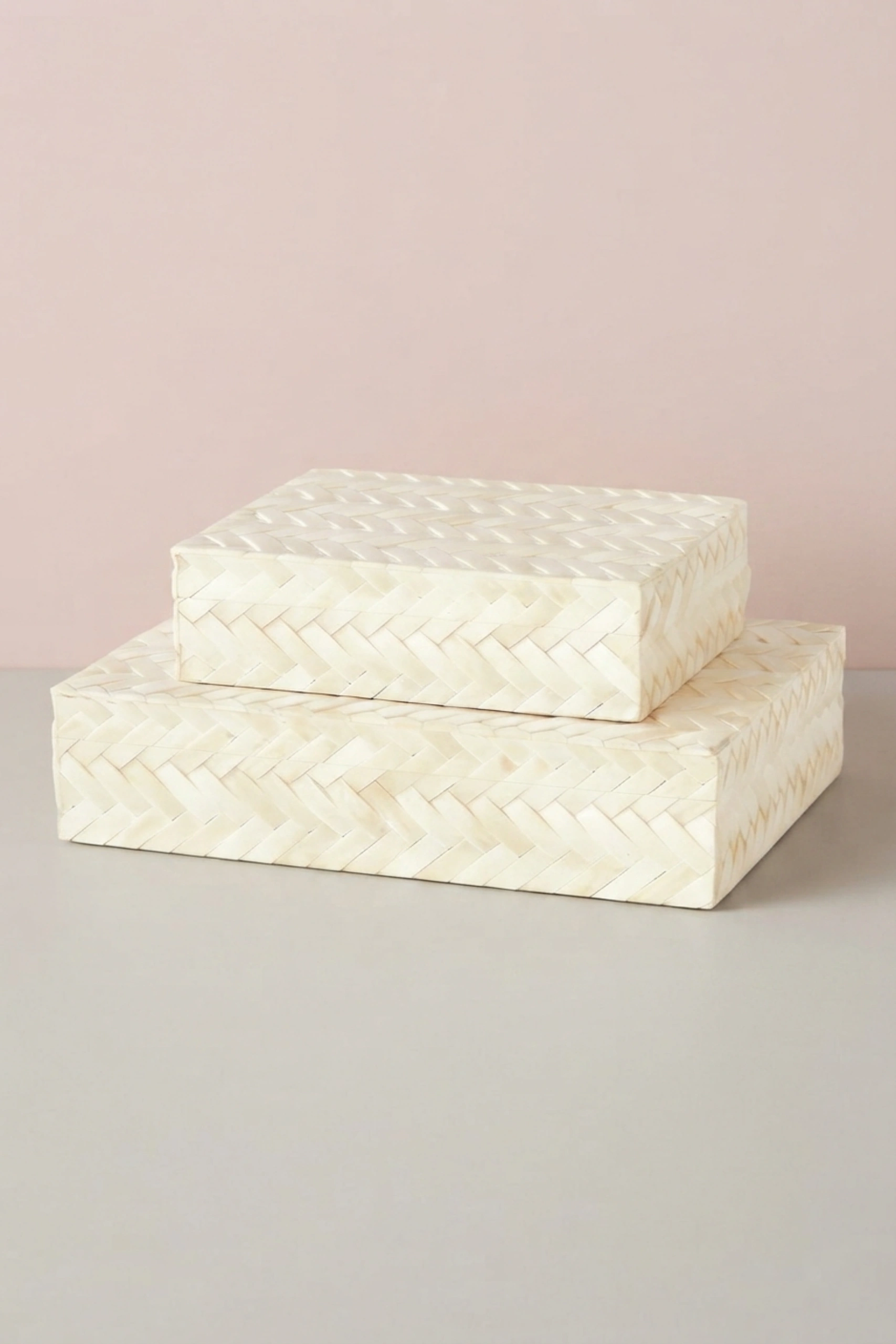 Anna Herringbone Inlay Box Set of 2, buy anna herringbone inlay box, luxury anna herringbone inlay box, handcrafted anna herringbone inlay box, handmade anna herringbone inlay box, anna herringboneanna-herringbone-inlay-box-set-of-2-bone-inlay-furniture-box-handmade-bone-inlay-jewelry-box-ornamental-box-01.webp
