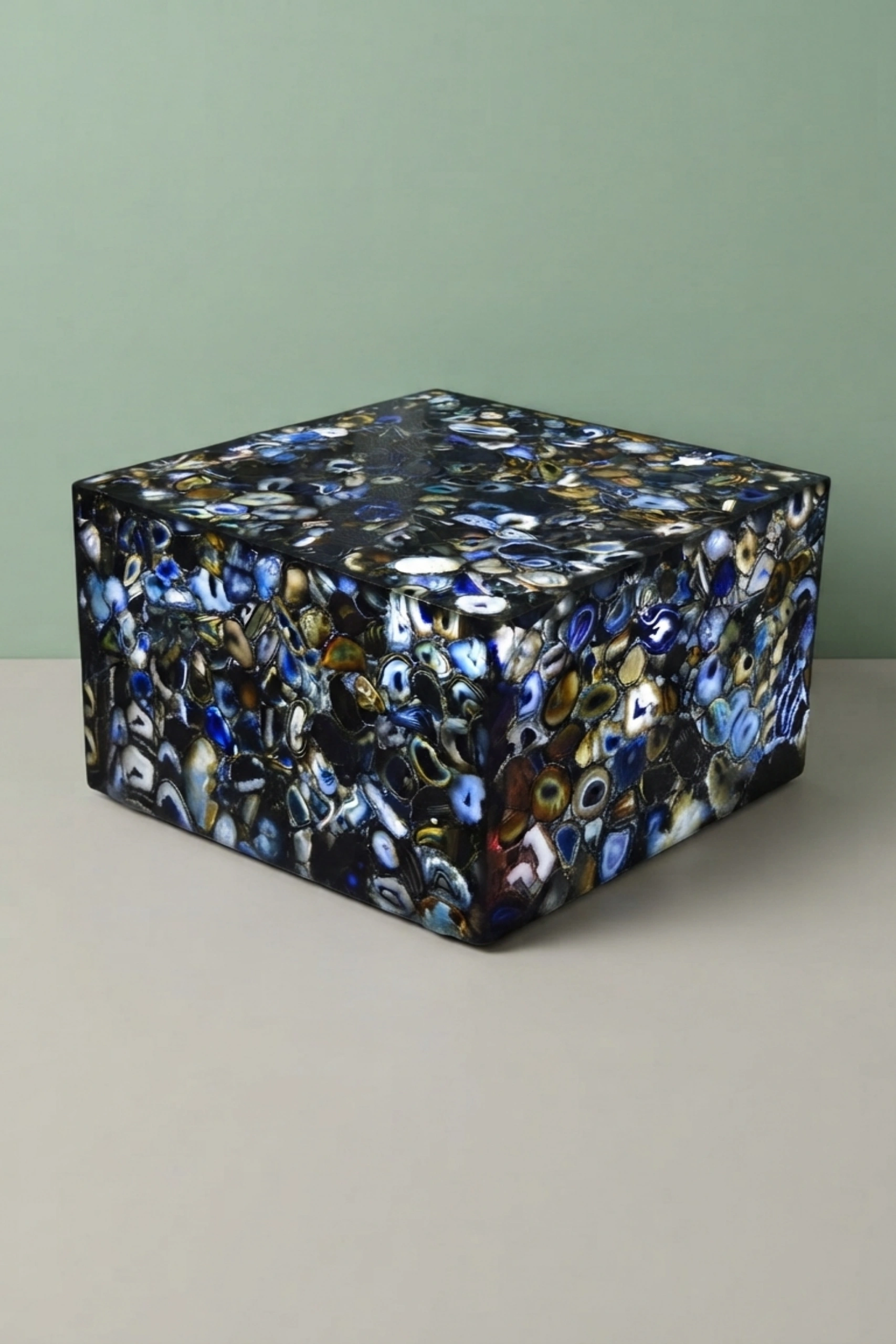 blue-agate-geode-coffee-table-with-led-light-agate-stone-blue-furniture-center-table-coffee-table-furniture-table-gemstone-inlay-furniture-semi-precious-stone-02.webp