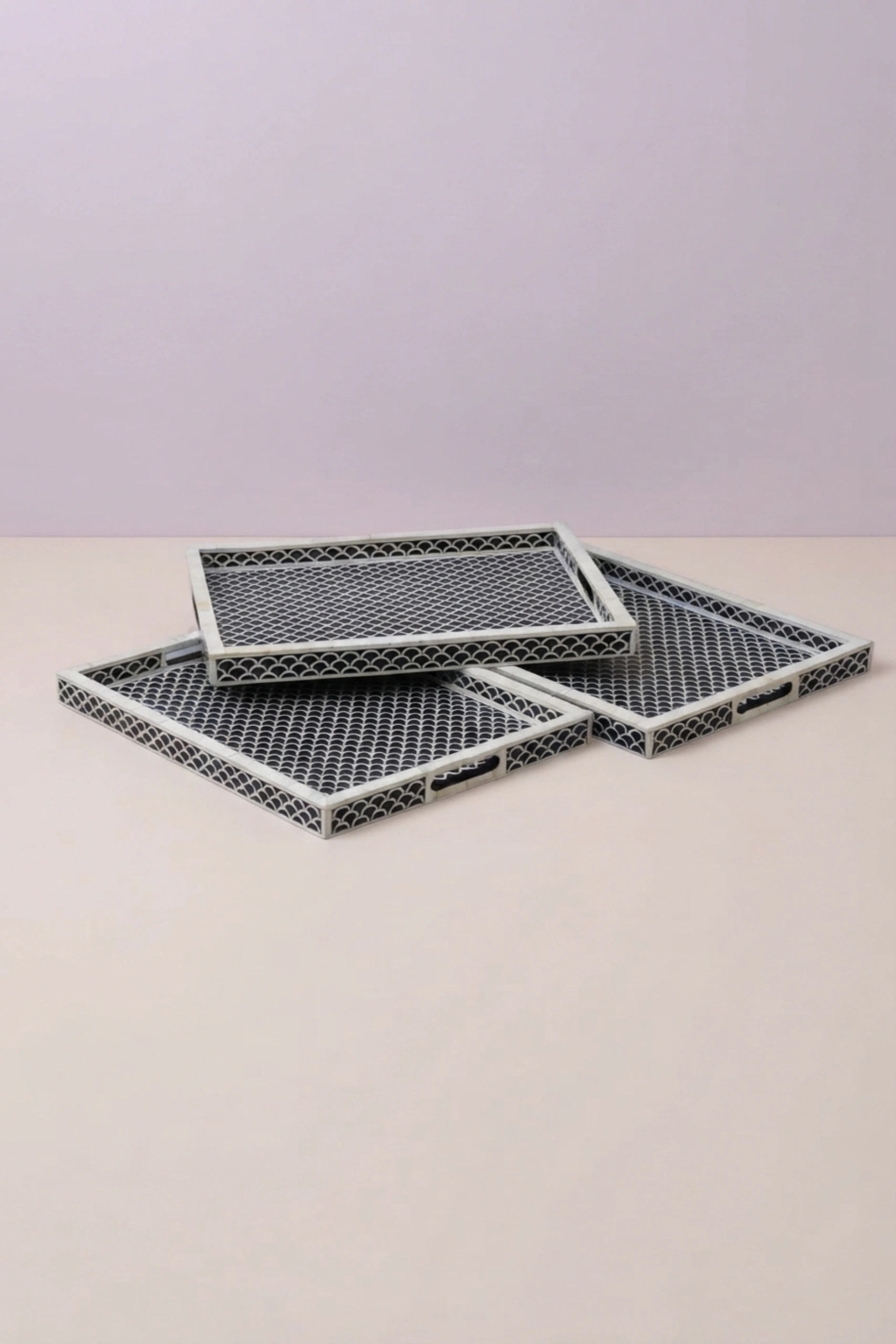 fishscale-bone-inlay-tray-black-bone-inlay-serving-tray-black-furniture-bone-inlay-furniture-decorative-tray-handmade-bone-inlay-03.webp