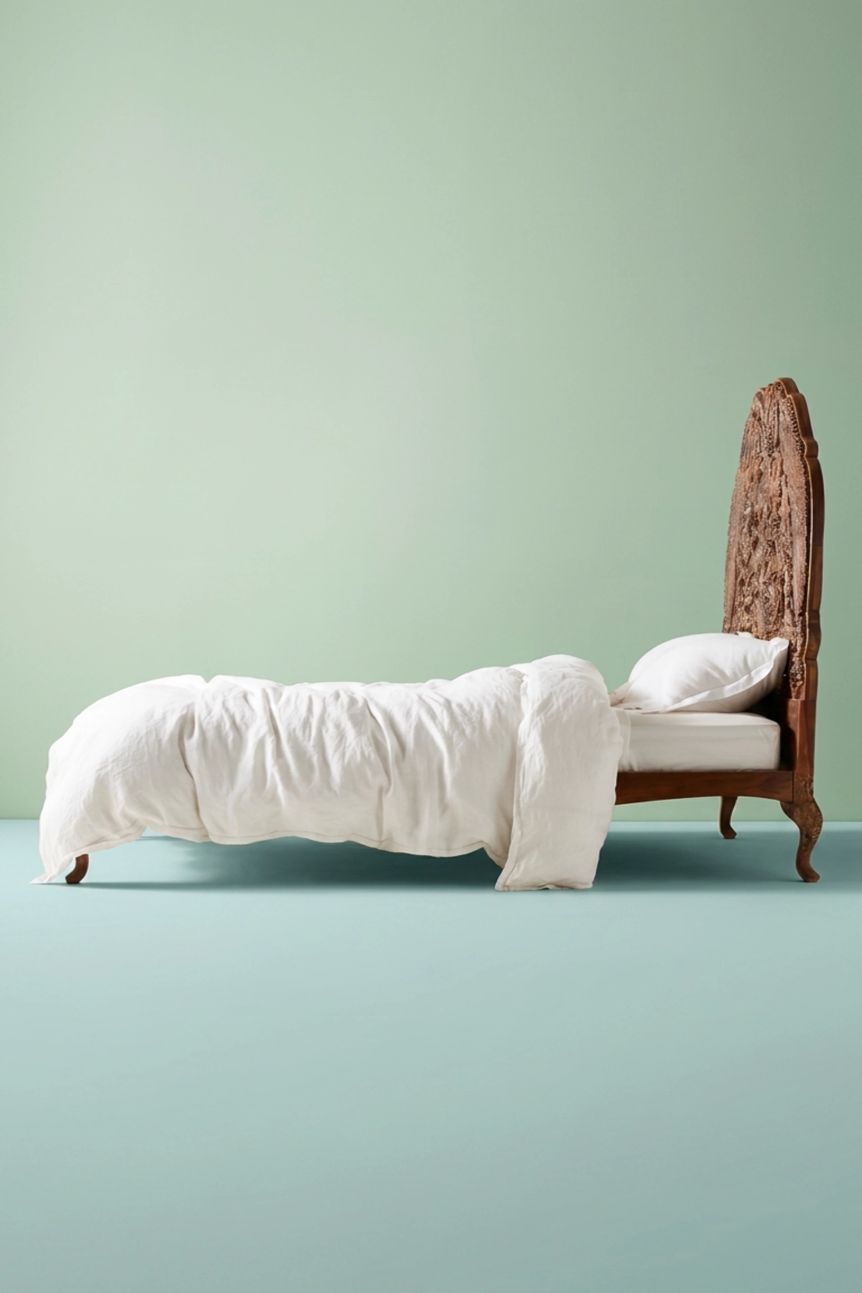 handcarved-peacock-woodland-bed-brown-hand-carved-bed-frame-bedroom-furniture-beds-brown-furniture-carved-furniture-carving-furniture-hand-carved-furniture-03.webp