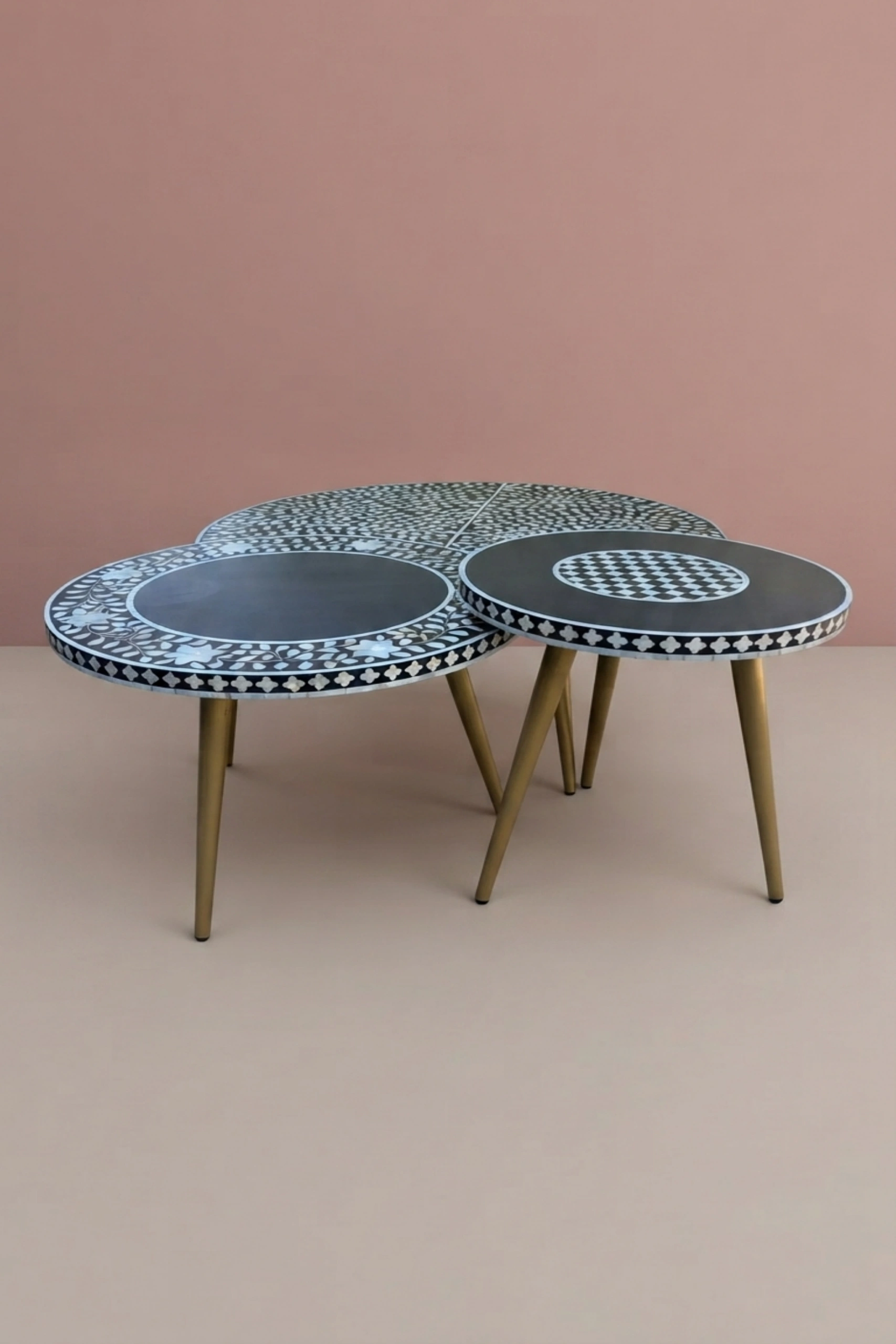 mop-inlay-floral-nesting-table-set-of-3-black-black-furniture-floral-design-floral-pattern-flower-motif-furniture-table-mop-inlay-furniture-mother-of-pearl-in-02.webp