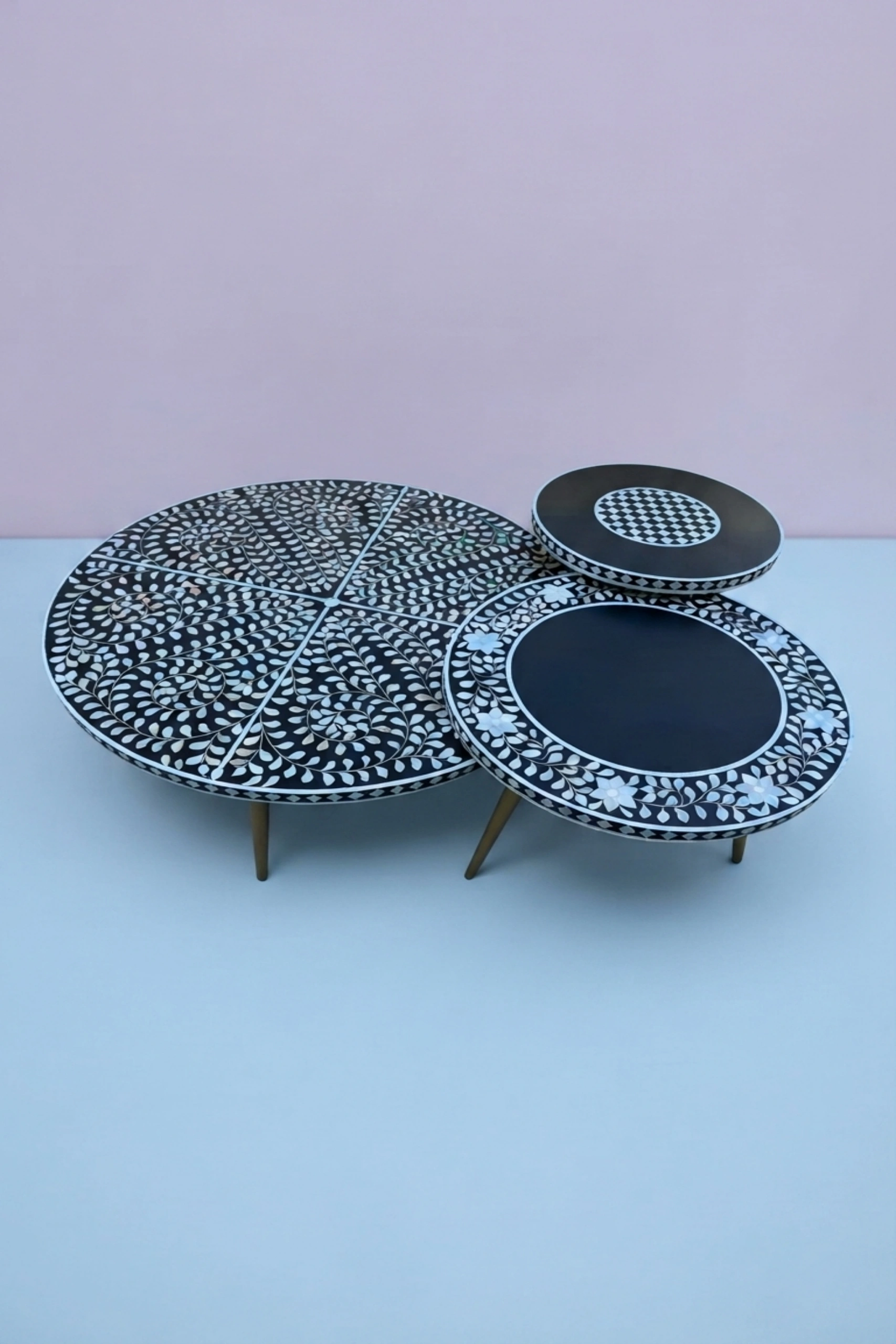 mop-inlay-floral-nesting-table-set-of-3-black-black-furniture-floral-design-floral-pattern-flower-motif-furniture-table-mop-inlay-furniture-mother-of-pearl-in-03.webp
