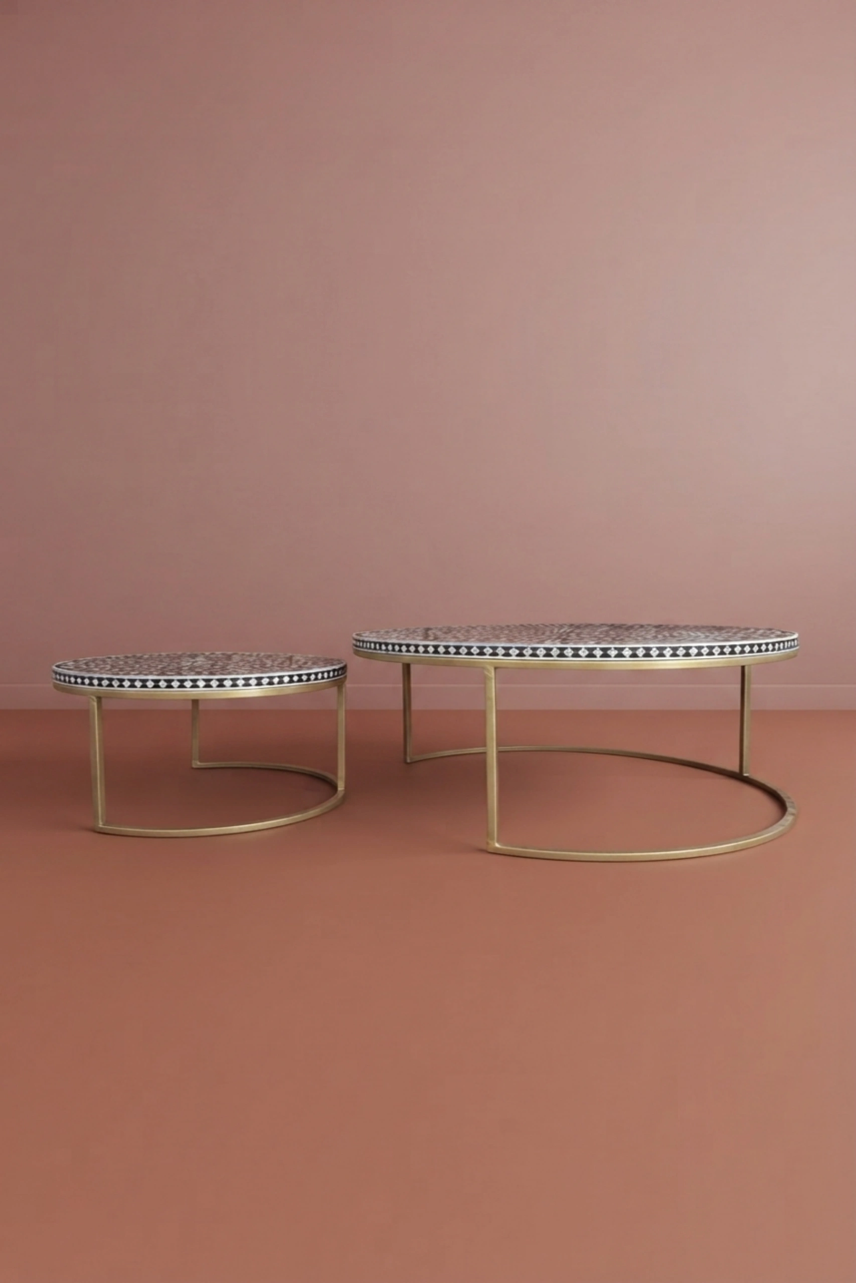 mop-inlay-nesting-table-set-floral-black-black-furniture-floral-design-floral-pattern-flower-motif-furniture-table-mop-inlay-furniture-mother-of-pearl-inlay-02.webp
