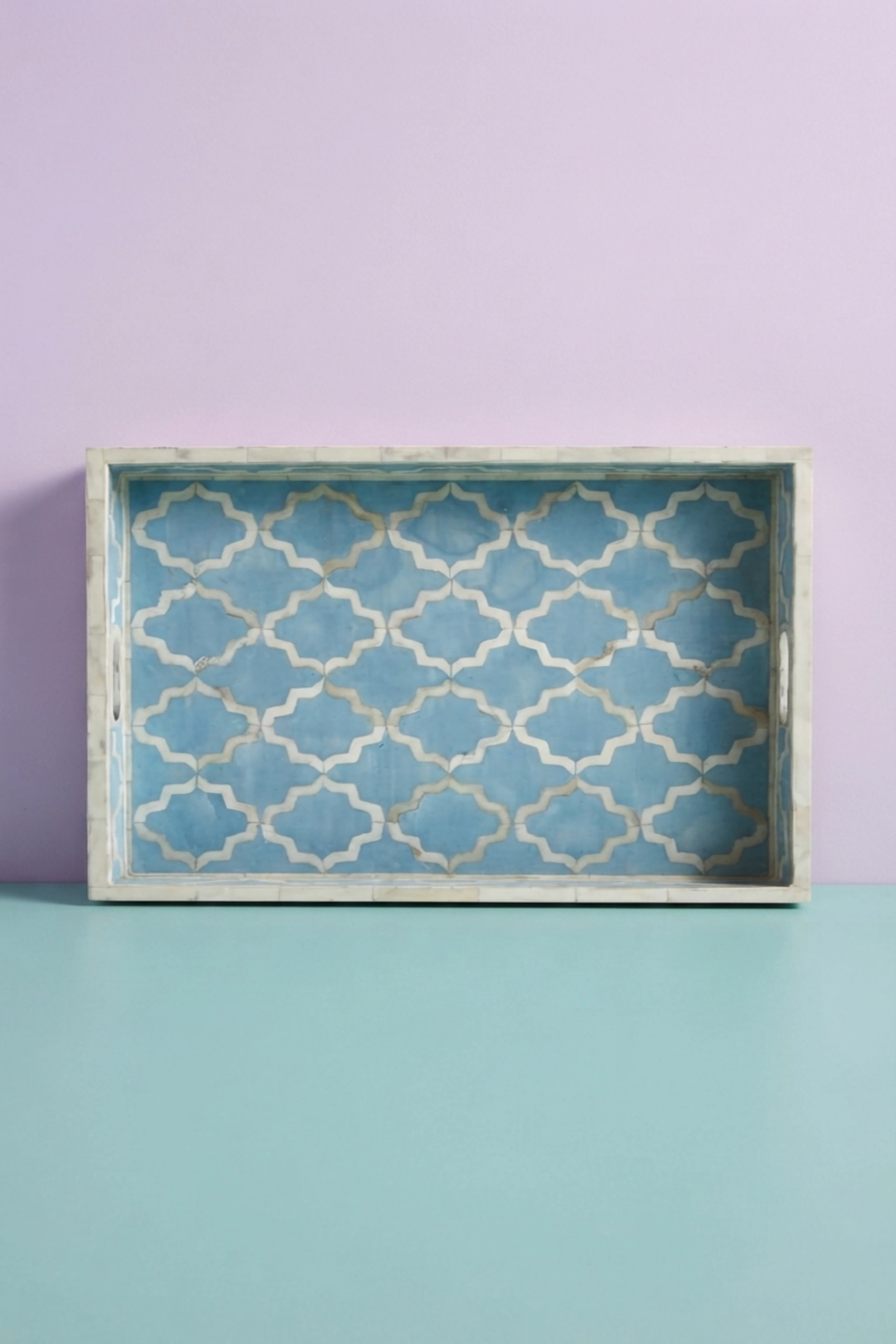 quatrefoil-bone-inlay-tray-ice-blue-blue-furniture-bone-inlay-furniture-decorative-tray-handmade-bone-inlay-02.webp