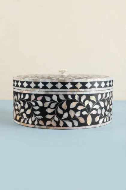 Round Mop Inlay Floral Box Black, buy round mop inlay floral, luxury round mop inlay floral, handcrafted round mop inlay floral, handmade round mop inlay floral, round mop inlay floral online, roundround-mop-inlay-floral-box-black-black-furniture-box-floral-design-floral-pattern-flower-motif-jewelry-box-mop-inlay-furniture-mother-of-pearl-inlay-ornamental-box-01.webp
