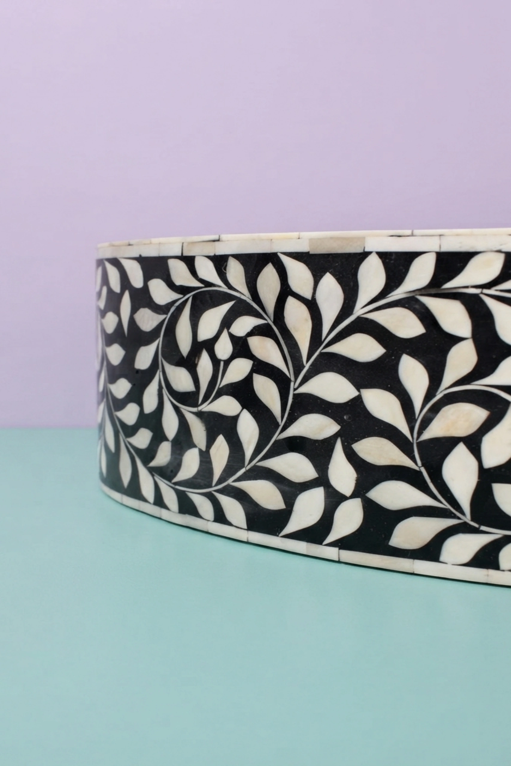 scroll-vine-bone-inlay-coffee-table-black-round-inlay-coffee-table-black-furniture-bone-inlay-furniture-center-table-coffee-table-furnitu-02.webp