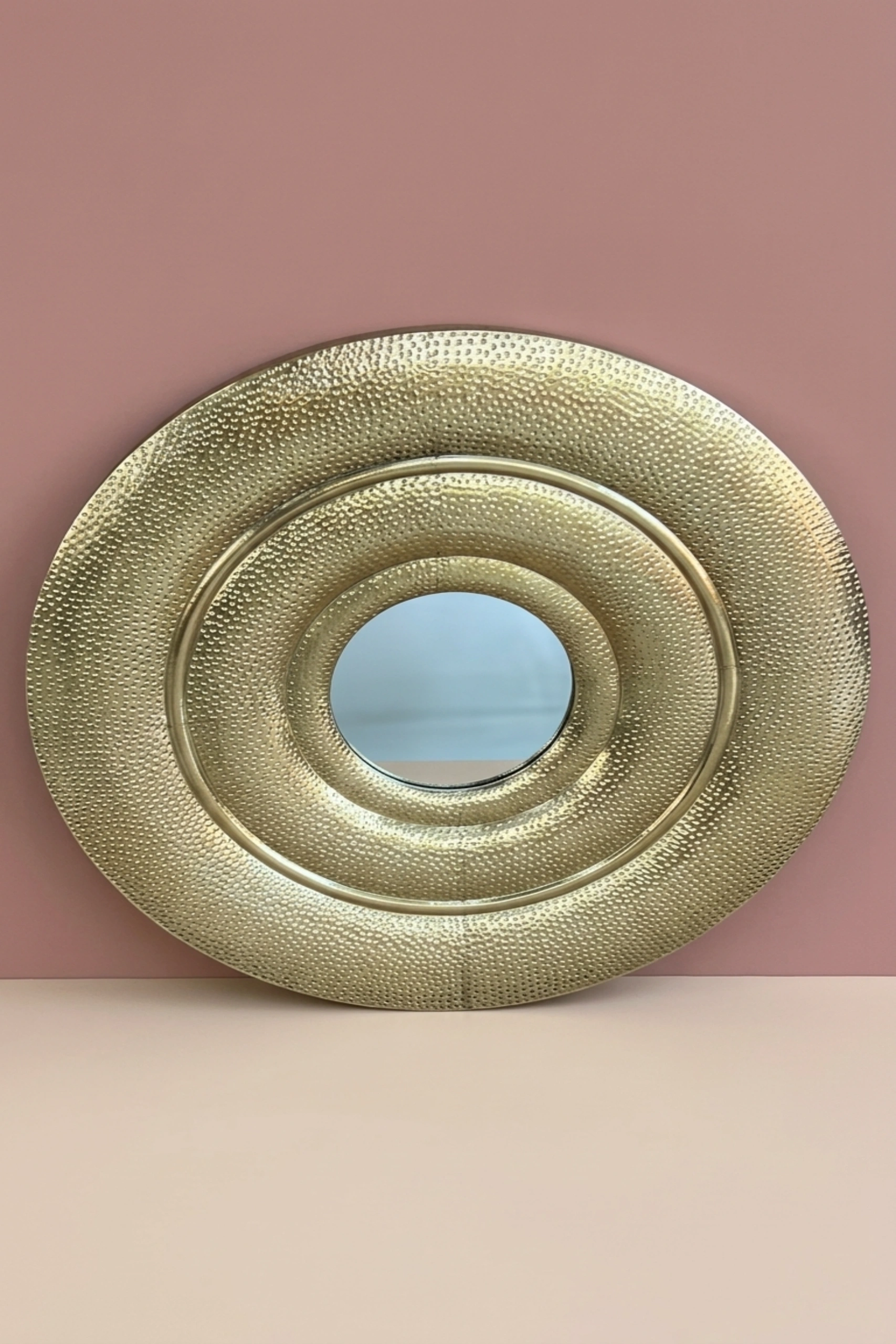 apollo-hammered-brass-gold-mirror-brass-furniture-decorative-mirror-gold-finish-metal-furniture-wall-mirror-02.webp