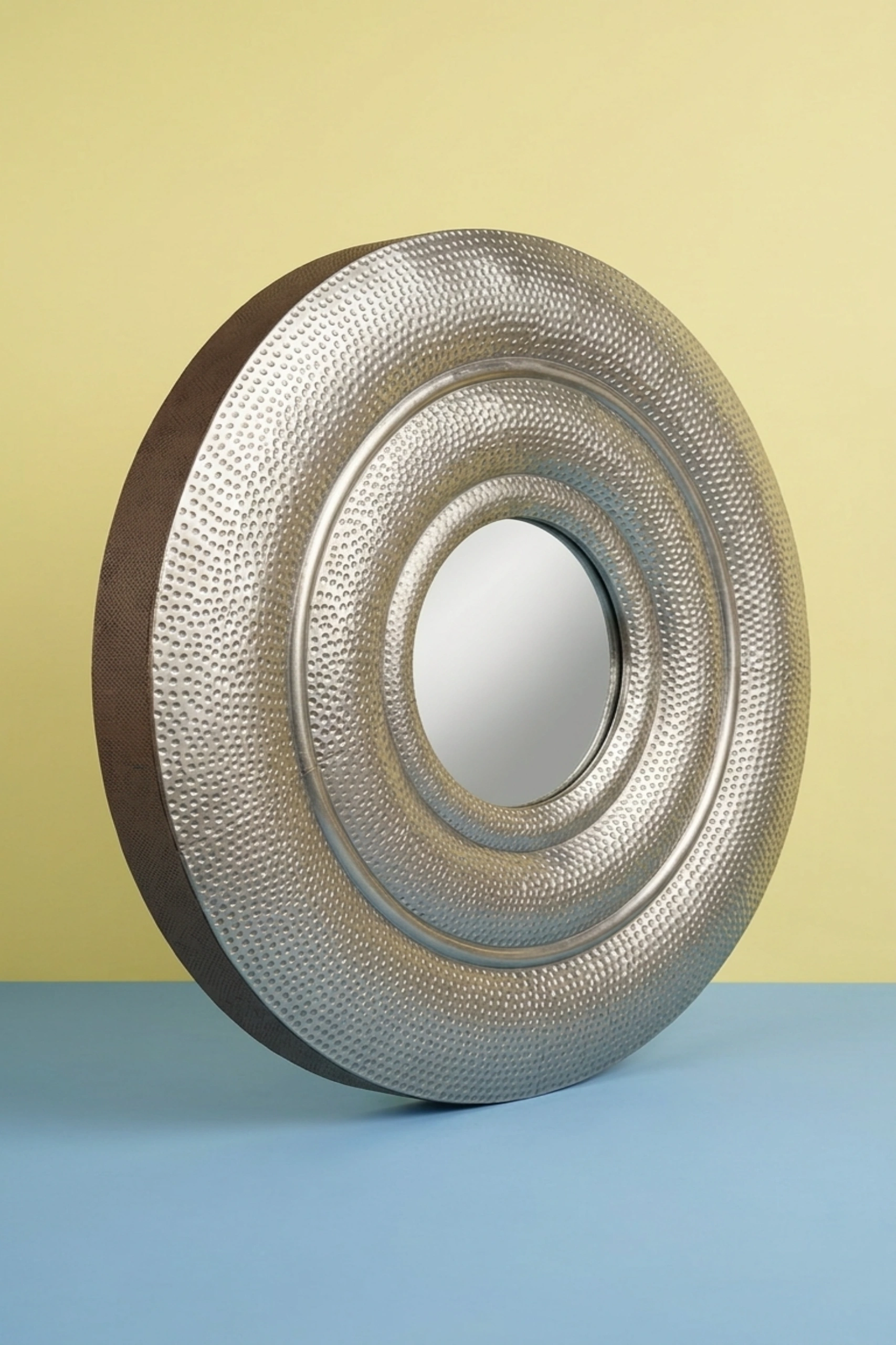 apollo-hammered-brass-gold-mirror-brass-furniture-decorative-mirror-gold-finish-metal-furniture-wall-mirror-03.webp