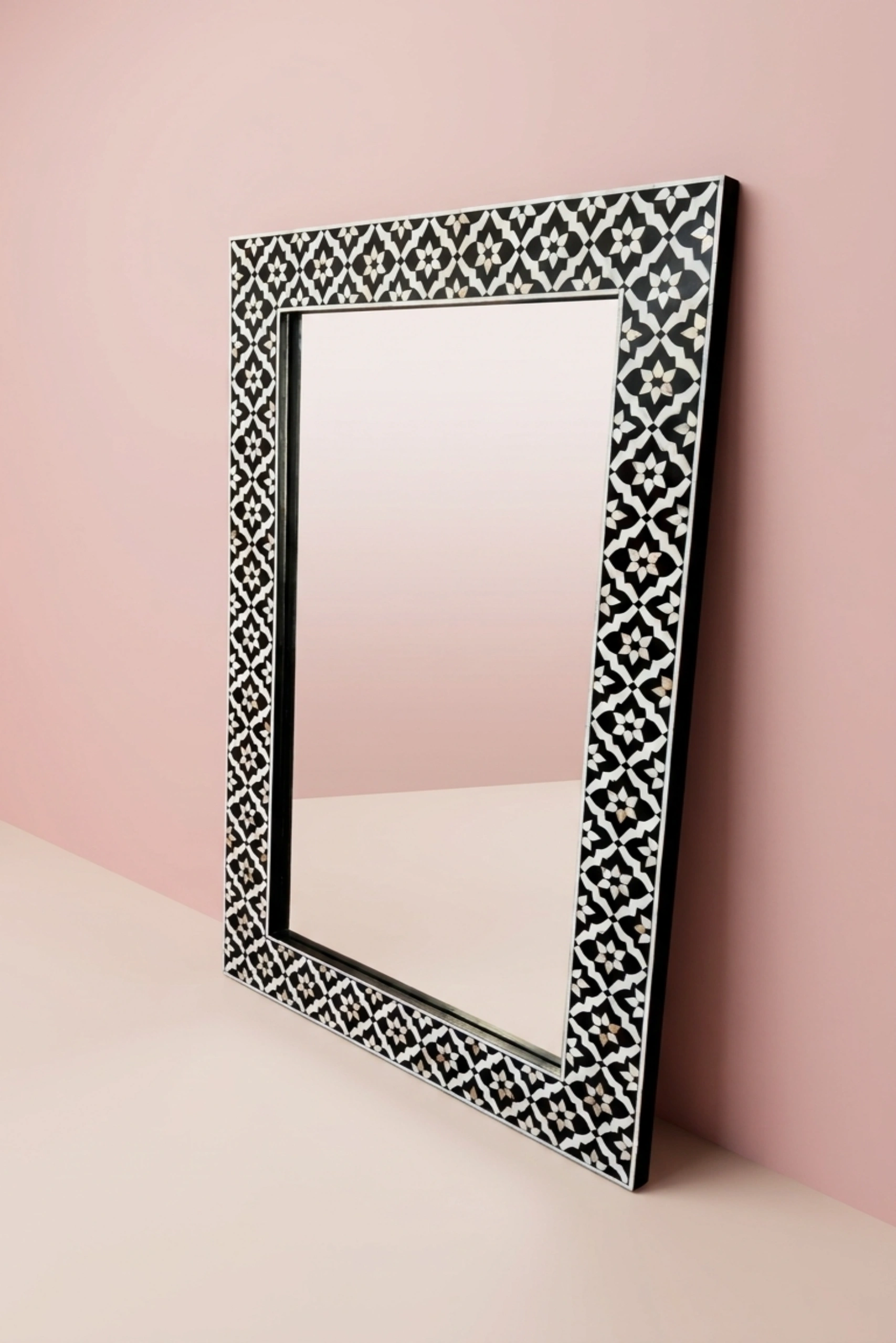 black-mop-inlay-arctic-mirror-black-furniture-decorative-mirror-mop-inlay-furniture-mother-of-pearl-inlay-wall-mirror-02.webp