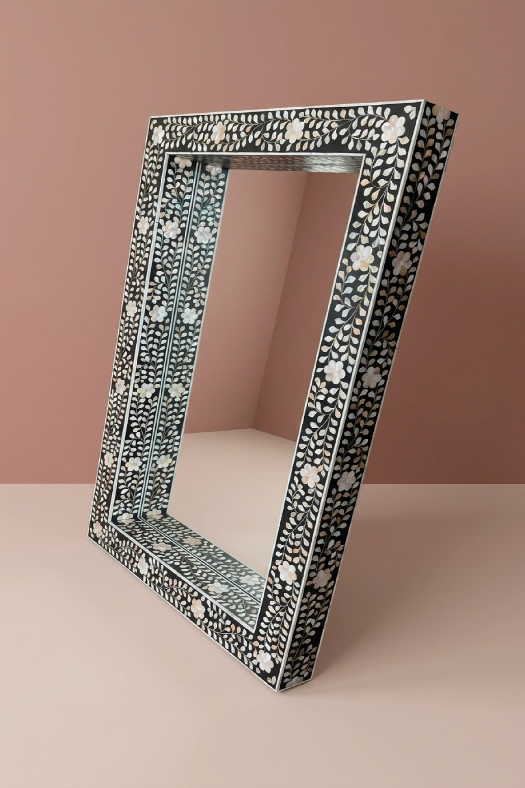 black-mop-inlay-floral-floor-mirror-black-furniture-decorative-mirror-floral-design-floral-pattern-flower-motif-mop-inlay-furniture-mother-of-pearl-inlay-wall-mirror-02.webp
