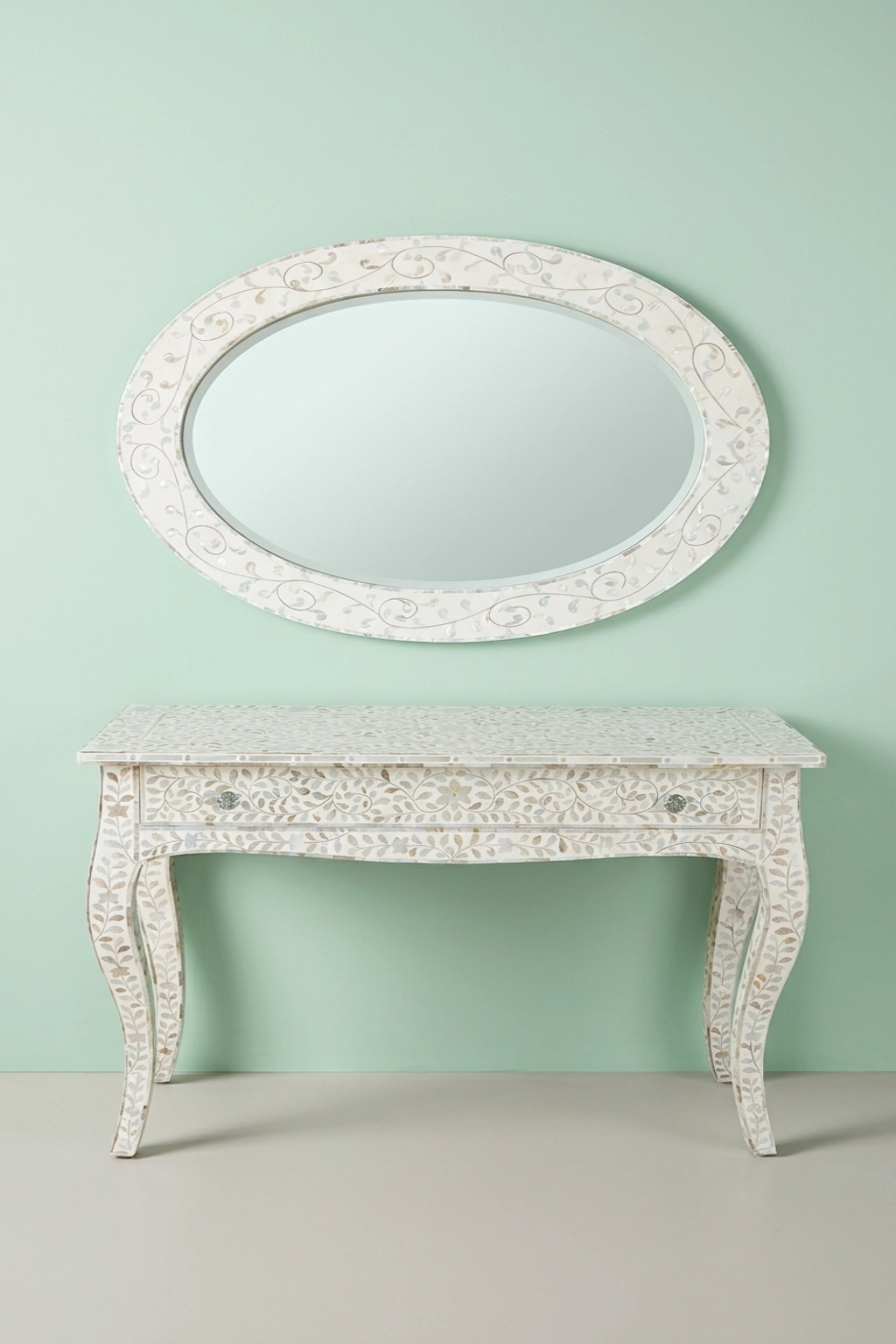 floral-mop-inlay-oval-mirror-white-decorative-mirror-floral-design-floral-pattern-flower-motif-mop-inlay-furniture-mother-of-pearl-inlay-wall-mirror-white-furniture-02.webp