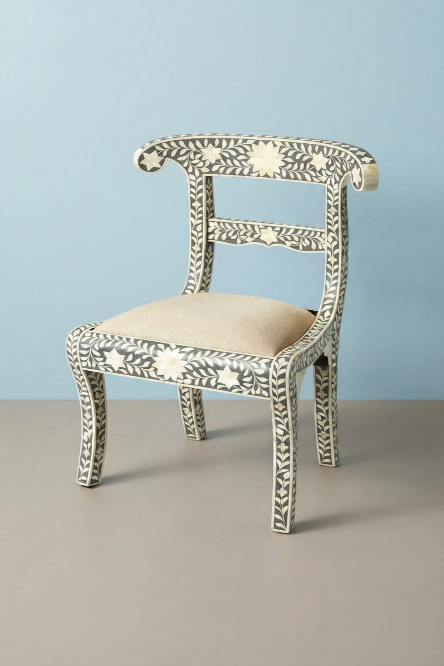 geometric-floral-bone-inlay-round-dining-table-set-grey-bone-inlay-furniture-dining-room-furniture-dining-table-floral-design-flora-03.webp