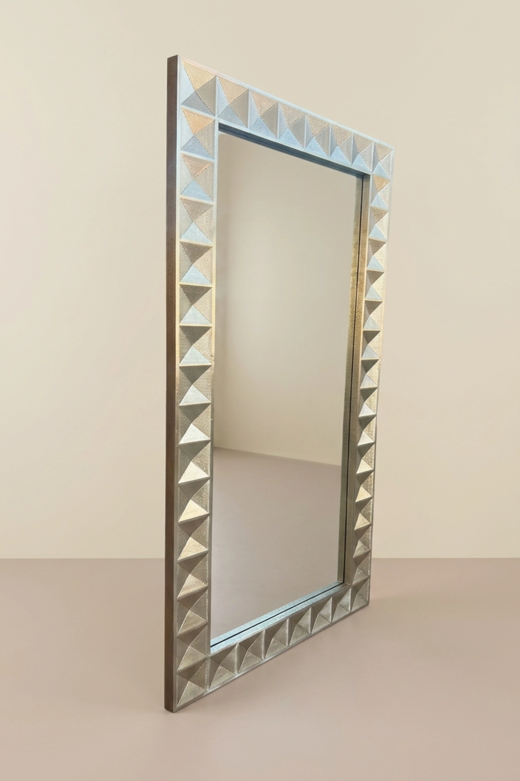hermes-silver-metal-embossed-floor-mirror-decorative-mirror-metal-furniture-silver-finish-silver-furniture-wall-mirror-white-metal-furniture-03.webp