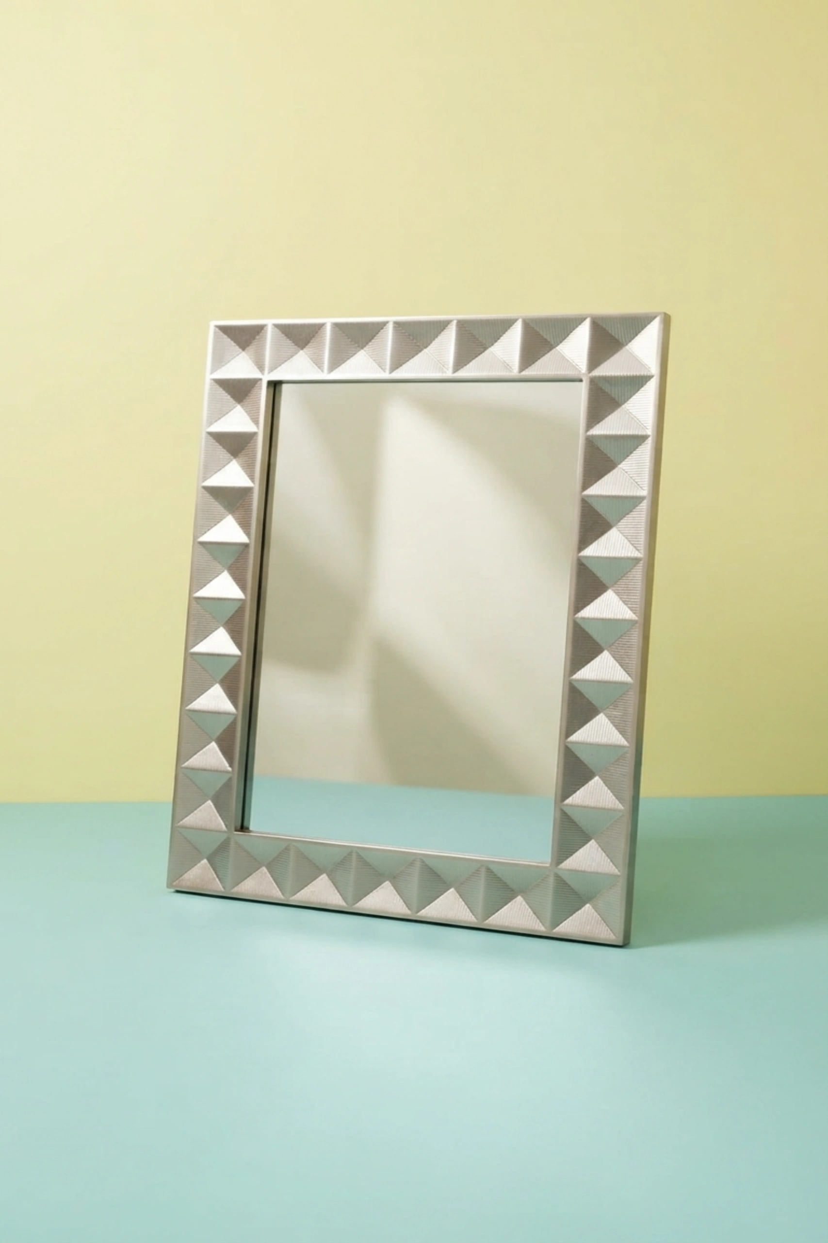 hermes-silver-metal-embossed-wall-mirror-decorative-mirror-metal-furniture-silver-finish-silver-furniture-wall-mirror-white-metal-furniture-02.webp