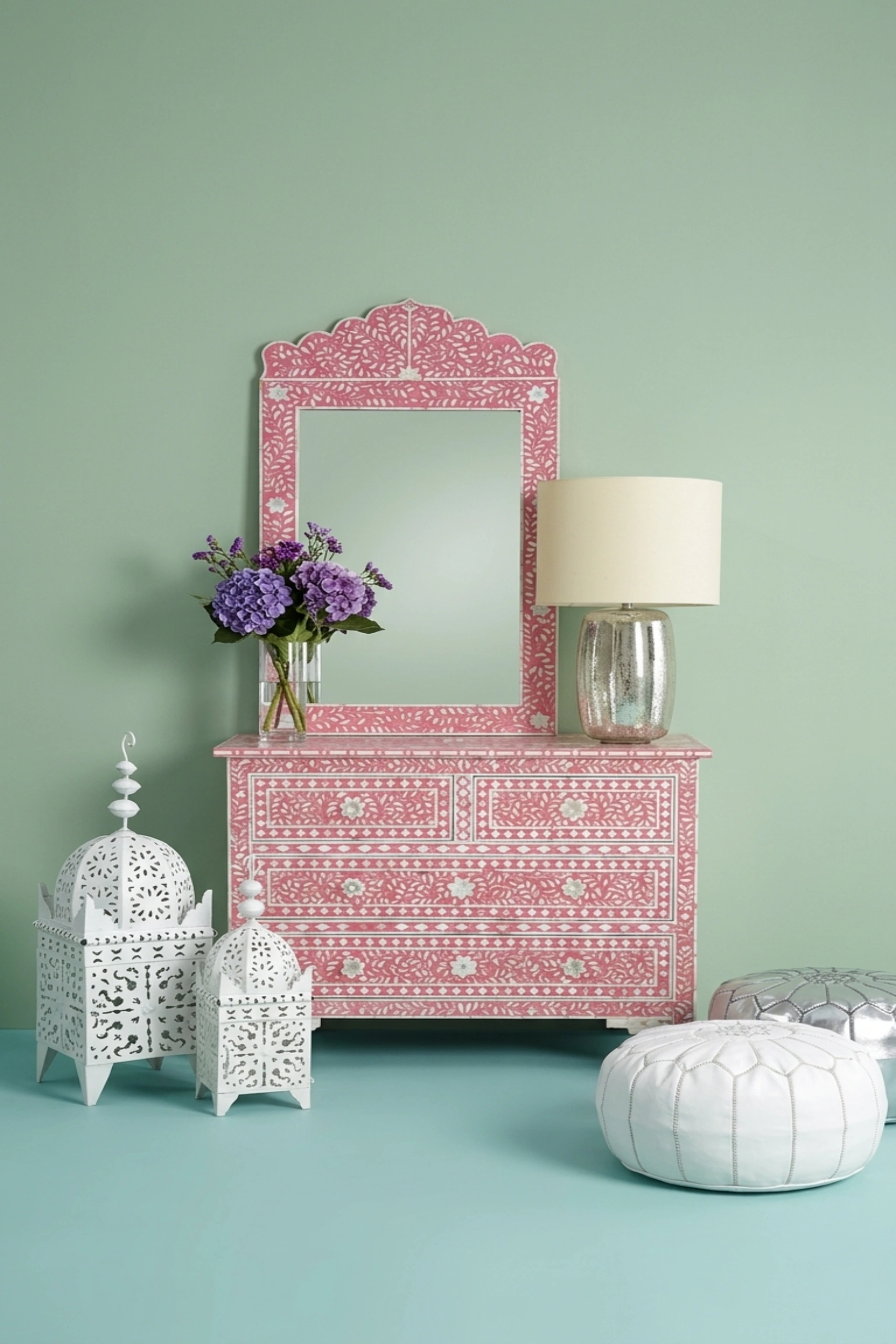 mother-of-pearl-inlay-floral-crested-mirror-pink-decorative-mirror-floral-design-floral-pattern-flower-motif-mop-inlay-furniture-mother-of-pearl-inlay-pink-furn-03.webp