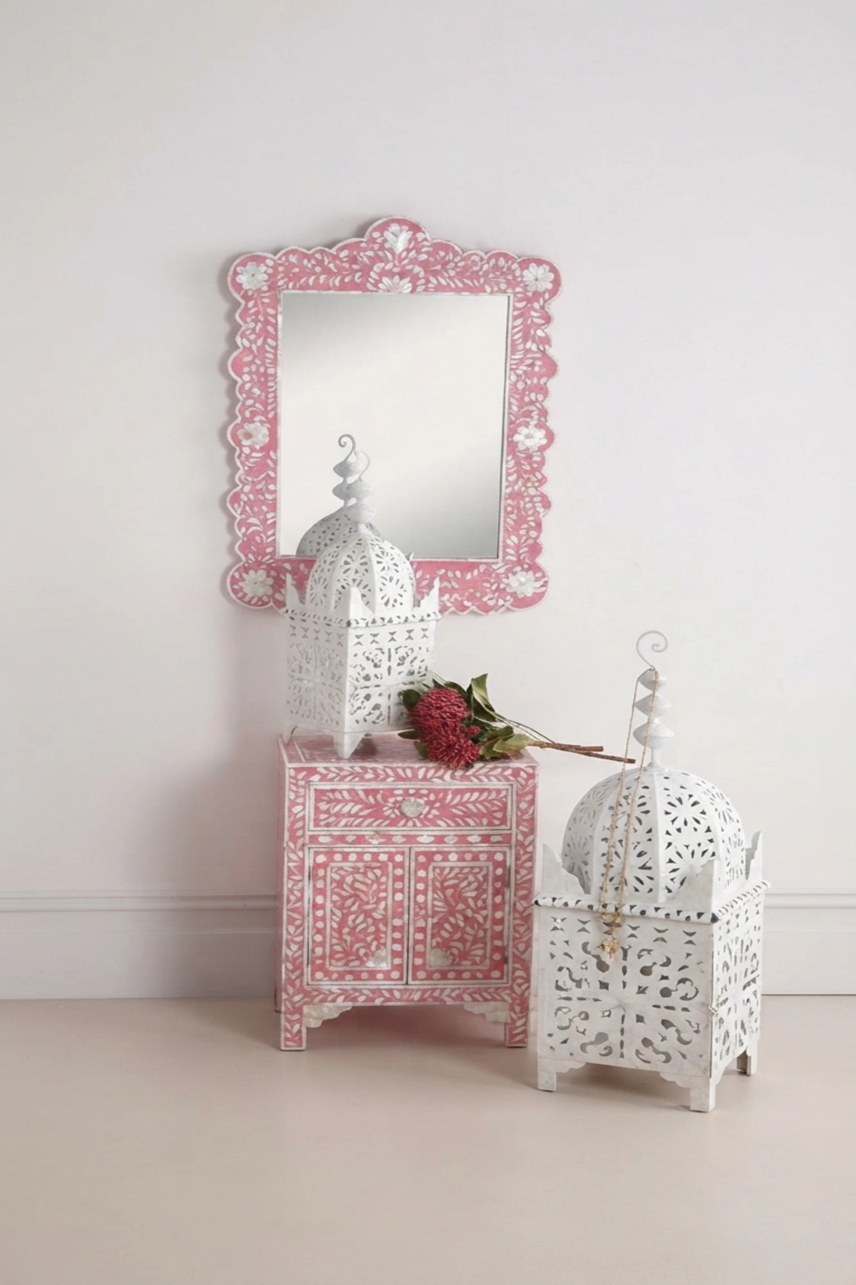 mother-of-pearl-inlay-scalloped-mirror-pink-decorative-mirror-mop-inlay-furniture-mother-of-pearl-inlay-pink-furniture-wall-mirror-02.webp