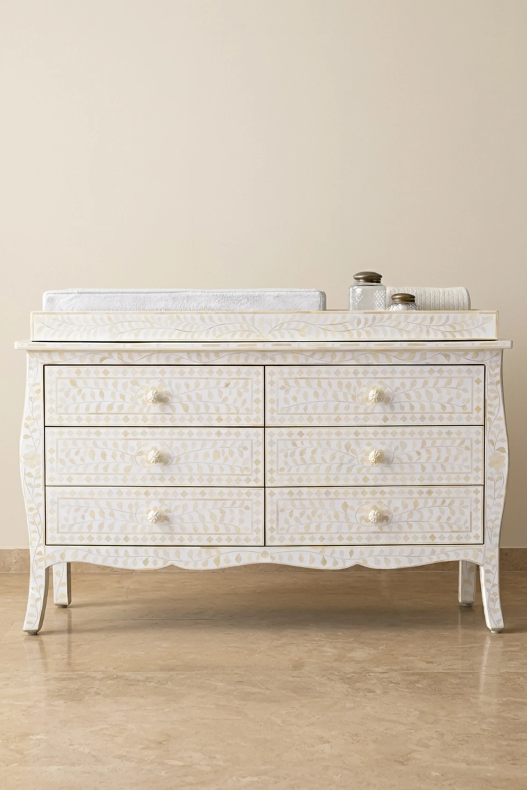 bone-inlay-curved-6-drawer-floral-dresser-white-with-topper-bedroom-storage-bone-inlay-furniture-dresser-floral-design-floral-pattern-flower-motif-han-02.webp