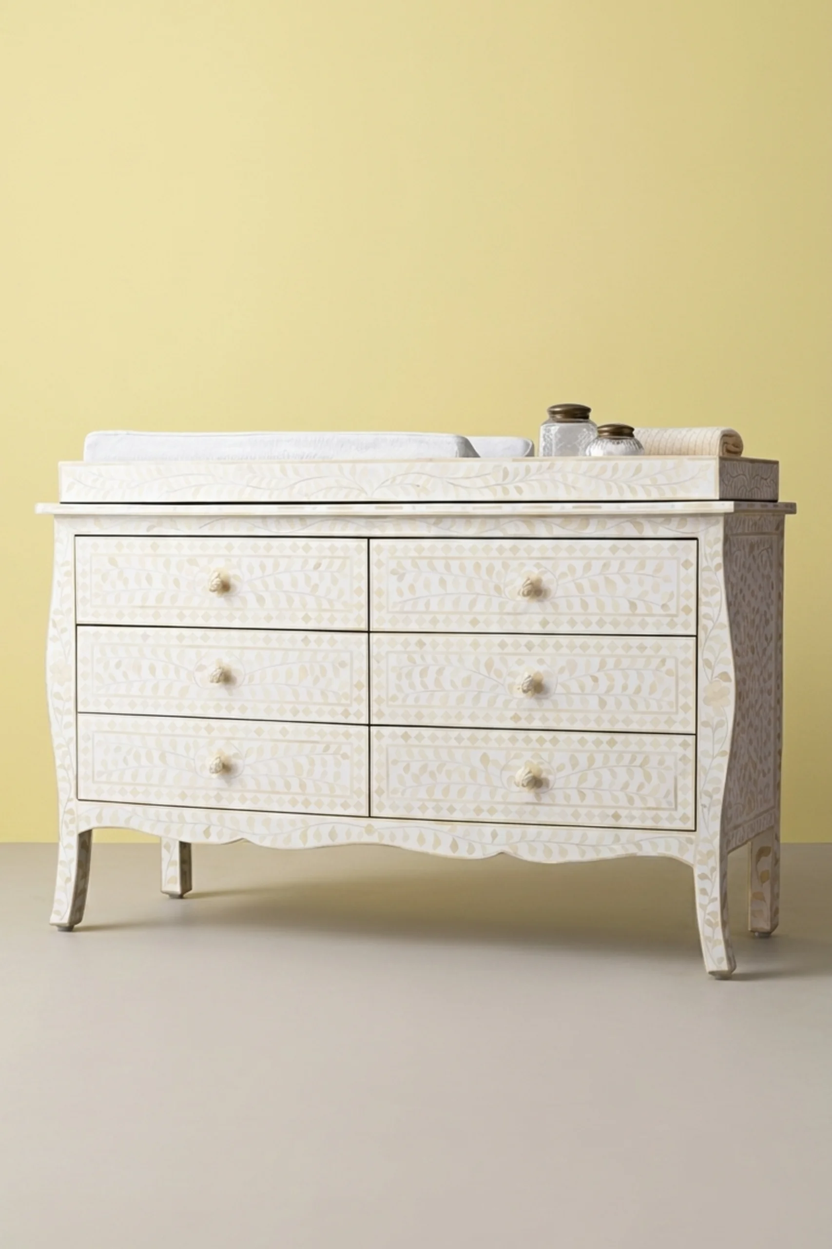 bone-inlay-curved-6-drawer-floral-dresser-white-with-topper-bedroom-storage-bone-inlay-furniture-dresser-floral-design-floral-pattern-flower-motif-han-03.webp