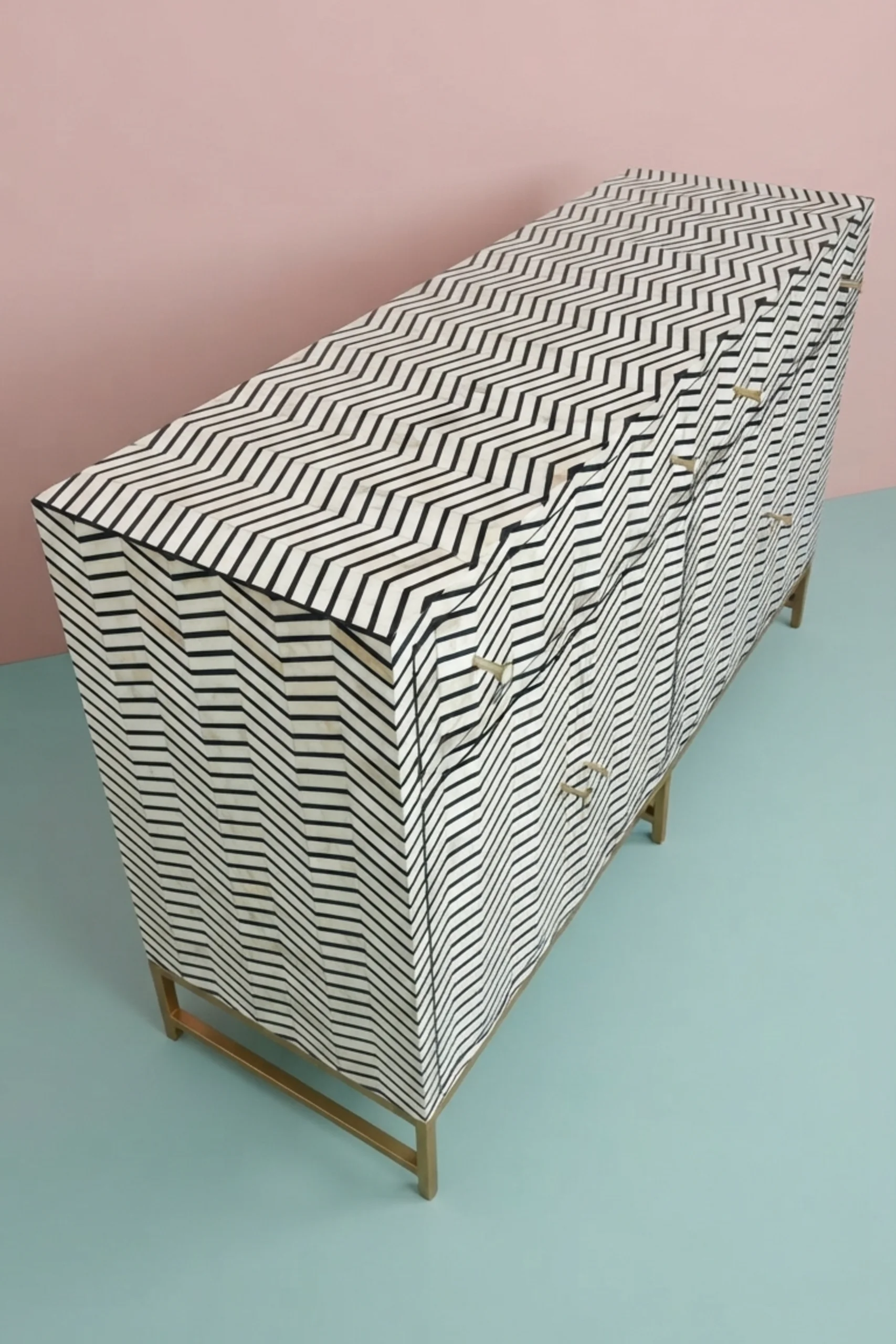 chevron-bone-inlay-buffet-black-black-furniture-bone-inlay-furniture-buffet-cabinet-chevron-pattern-handmade-bone-inlay-sideboard-02.webp