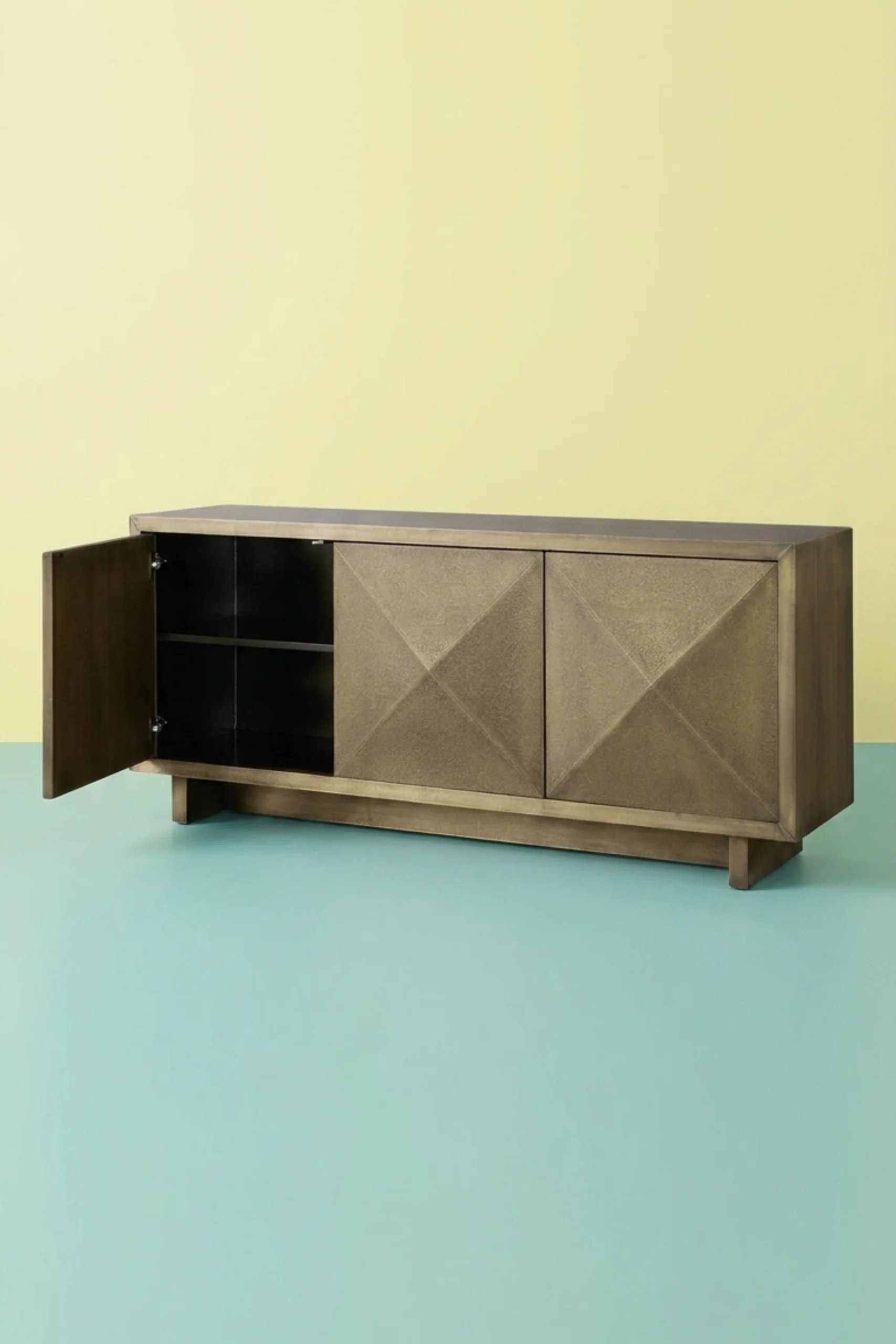diya-brass-media-cabinet-brass-furniture-chest-of-drawers-metal-furniture-storage-cabinet-02.webp