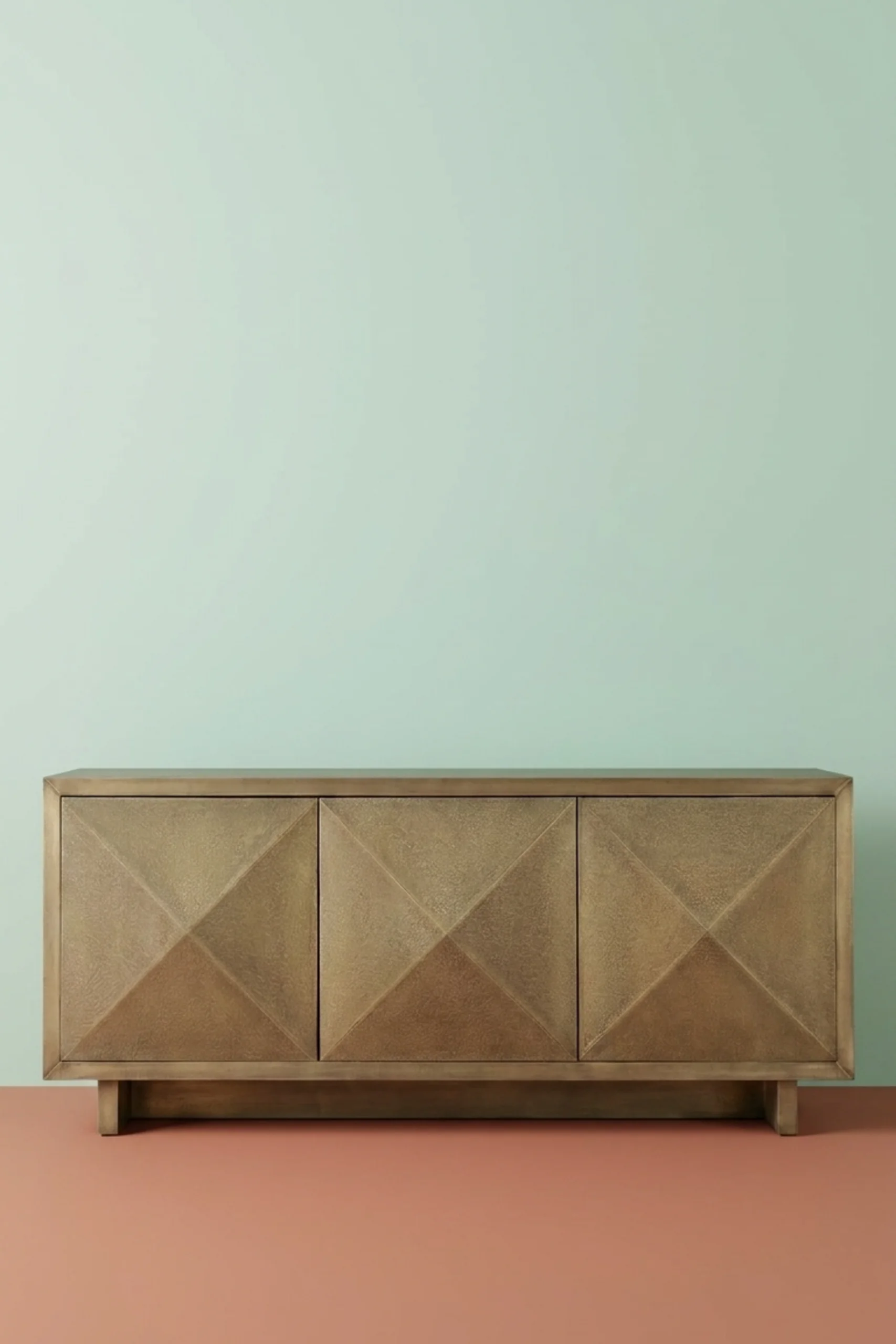 diya-brass-media-cabinet-brass-furniture-chest-of-drawers-metal-furniture-storage-cabinet-03.webp