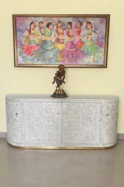 Floral MOP Inlay Bar Cabinet White, buy floral mop inlay bar, luxury floral mop inlay bar, handcrafted floral mop inlay bar, handmade floral mop inlay bar, floral mop inlay bar online, floral mop, mopfloral-mop-inlay-bar-cabinet-white-bar-cabinet-chest-of-drawers-floral-design-floral-pattern-flower-motif-mop-inlay-furniture-mother-of-pearl-inlay-storage-cabinet-white-furni-01.webp