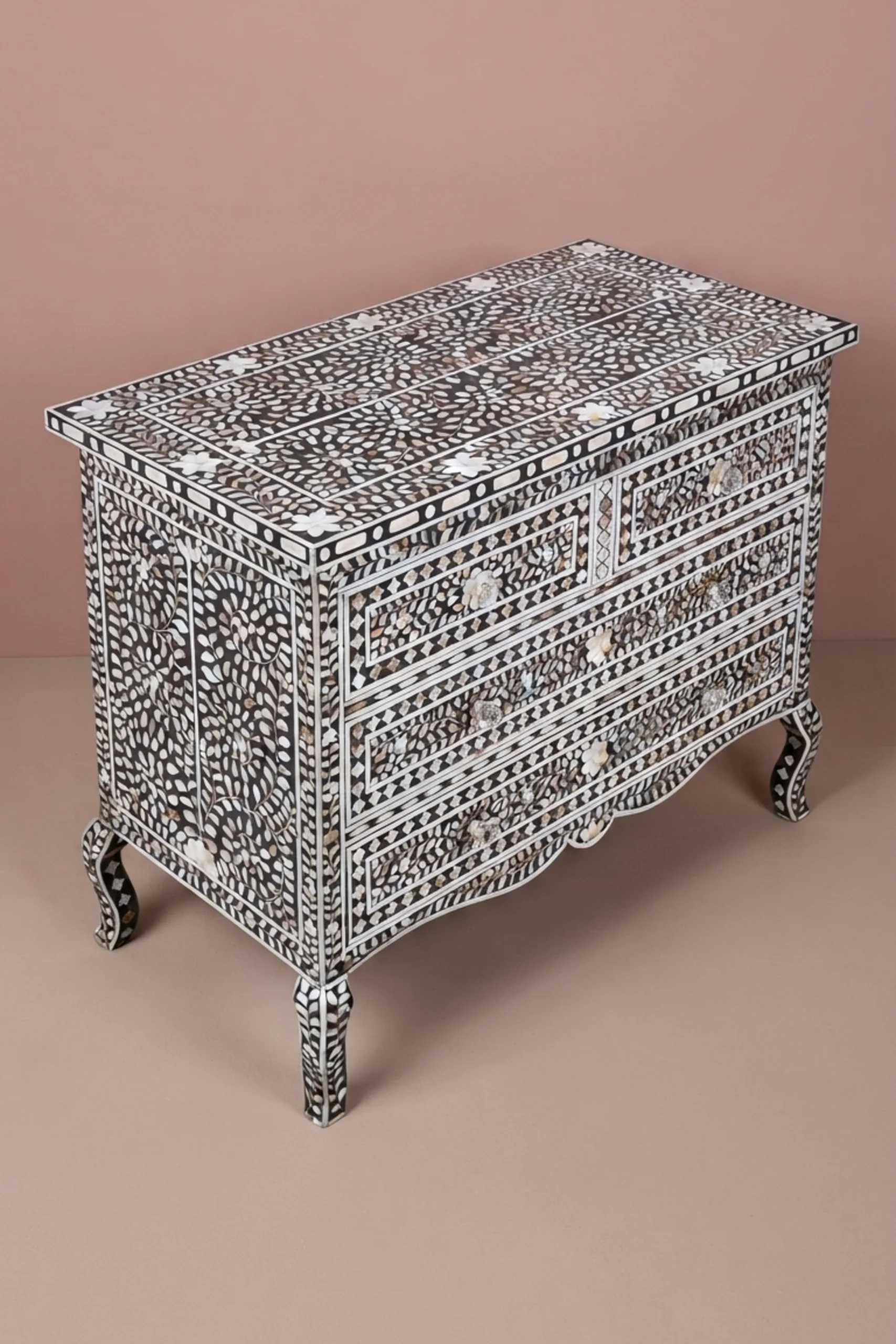 grace-mother-of-pearl-inlay-4-drawer-dresser-black-bedroom-storage-black-furniture-dresser-mop-inlay-furniture-mother-of-pearl-inlay-02.webp