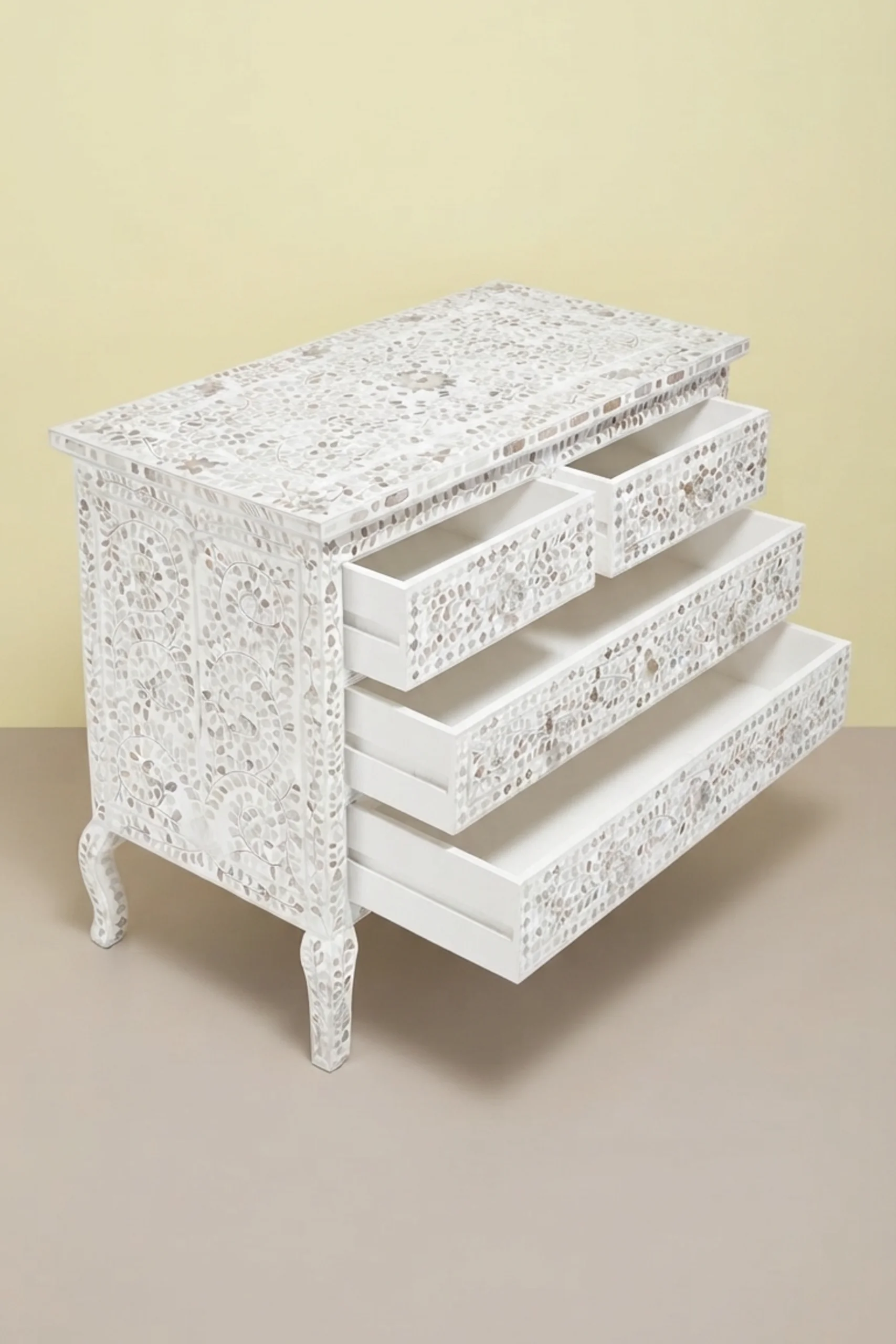 grace-mother-of-pearl-inlay-4-drawer-dresser-white-bedroom-storage-dresser-mop-inlay-furniture-mother-of-pearl-inlay-white-furniture-03.webp
