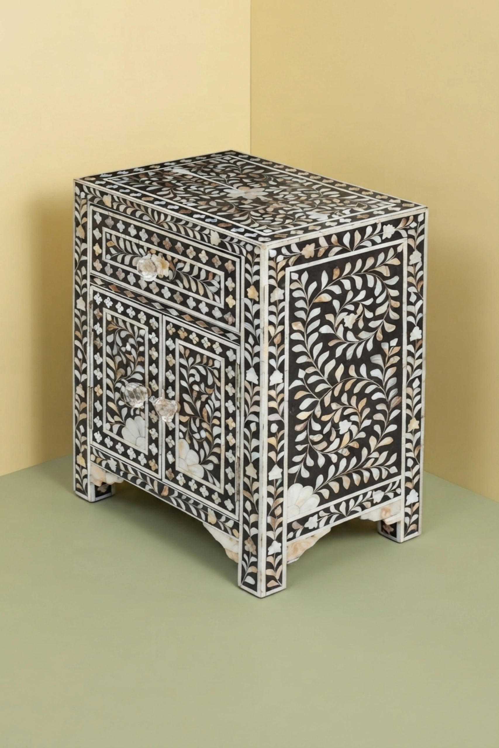 mop-floral-1-drawer-2-door-bedside-table-black-bedside-table-black-furniture-floral-design-floral-pattern-flower-motif-furniture-table-mop-inlay-furniture-mothe-02.webp