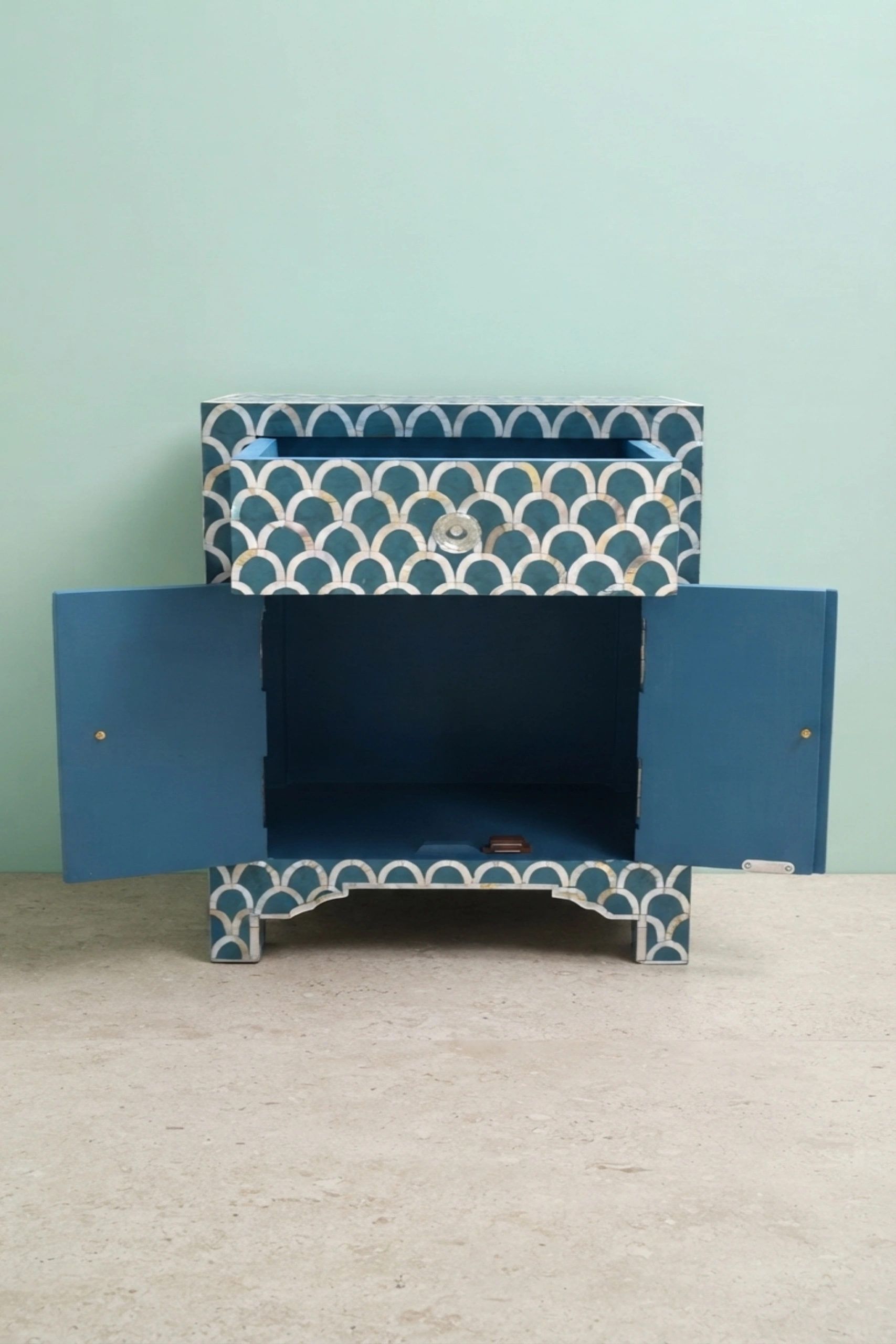 mop-inlay-1-drawer-2-door-fishscale-design-bedside-teal-green-bedside-table-green-furniture-mop-inlay-furniture-mother-of-pearl-inlay-nightstand-02.webp