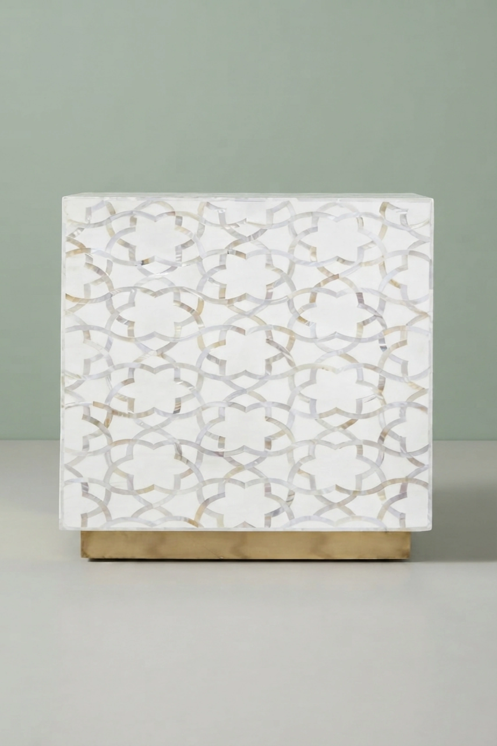 mother-of-pearl-inlay-star-side-table-brass-base-white-brass-furniture-furniture-table-metal-furniture-mop-inlay-furniture-mother-of-pearl-inlay-star-pa-02.webp