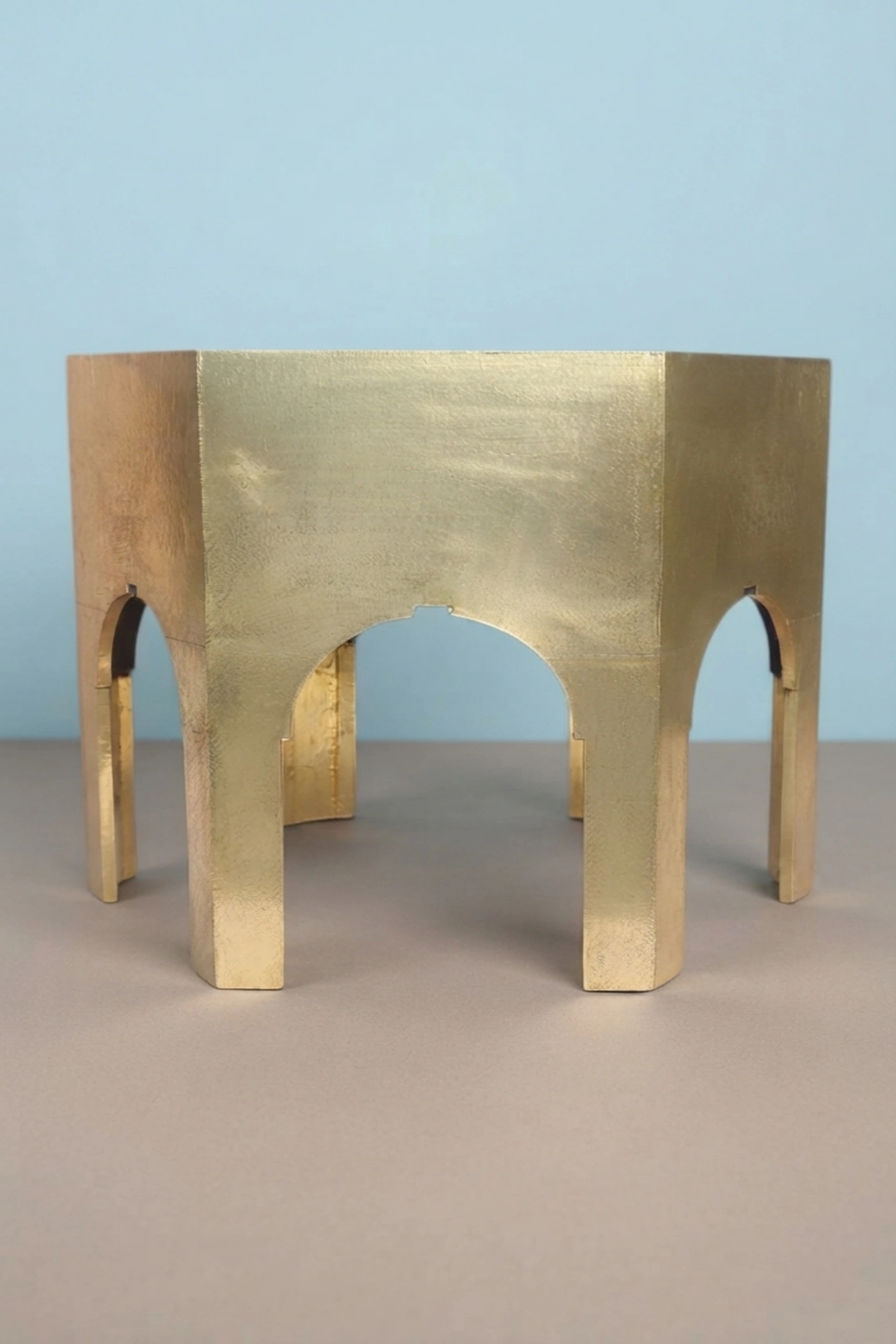 naomi-brass-embossed-octagonal-large-side-table-brass-furniture-furniture-table-metal-furniture-02.webp