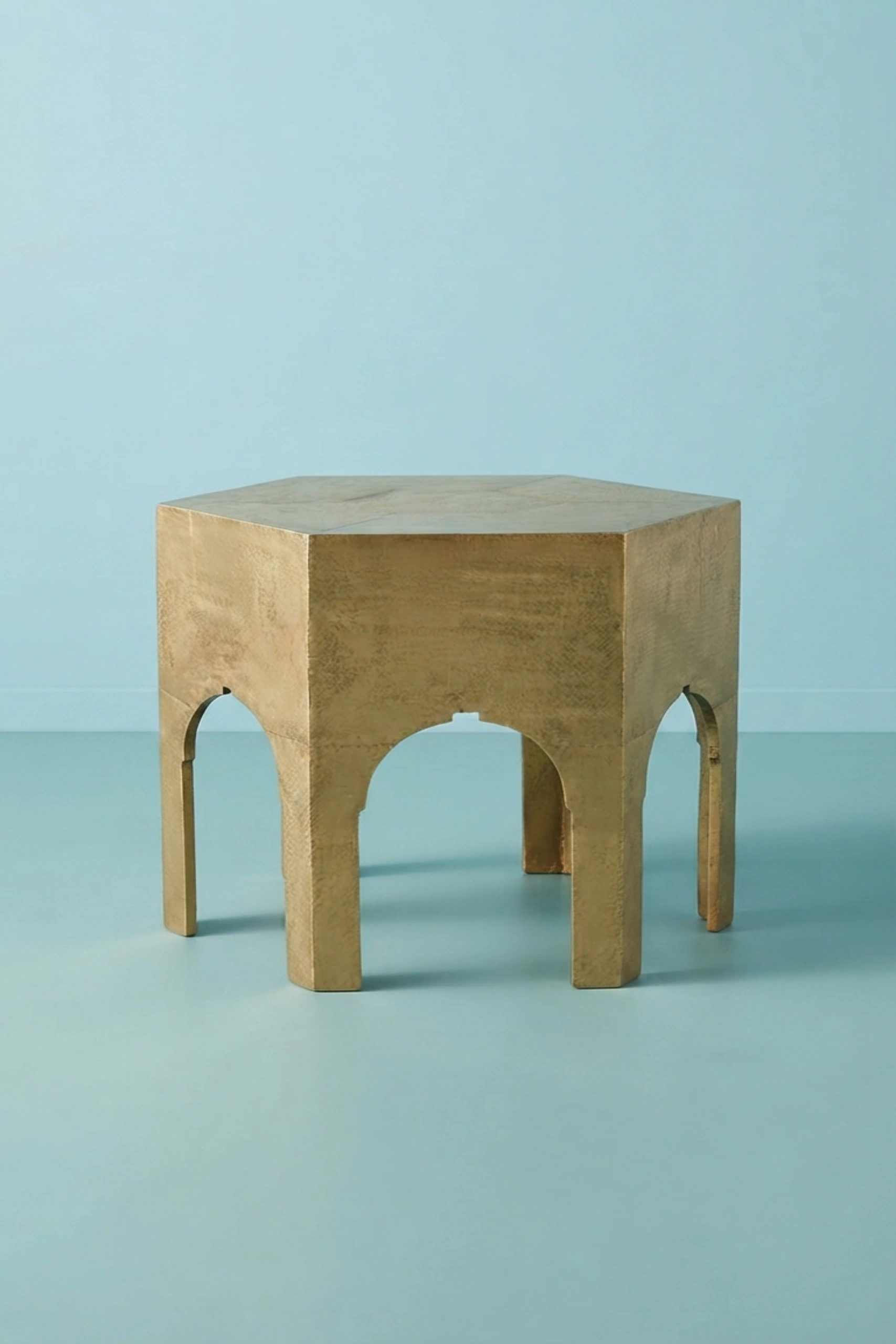 naomi-brass-embossed-octagonal-large-side-table-brass-furniture-furniture-table-metal-furniture-03.webp