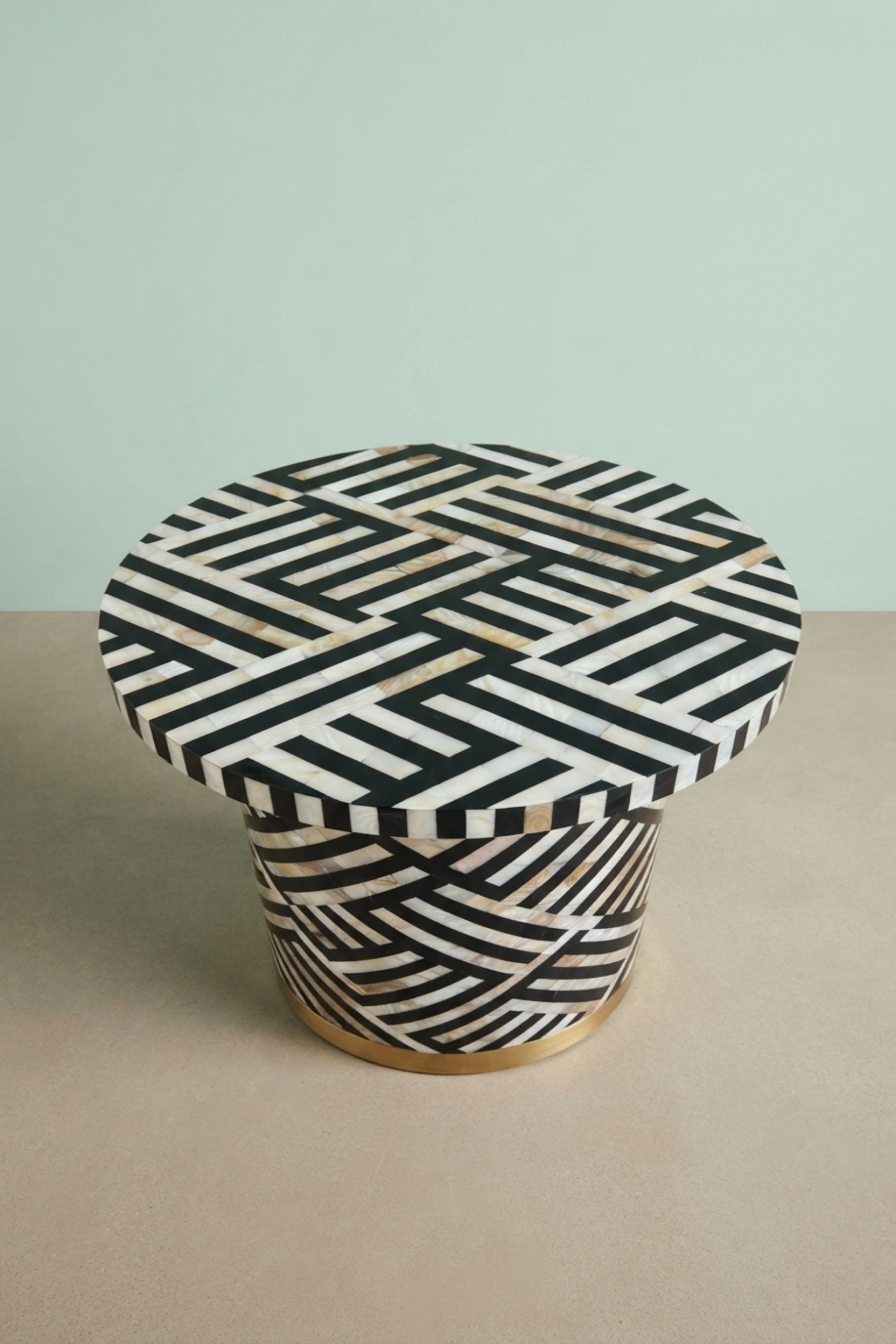 optical-mop-inlay-round-side-table-black-black-furniture-furniture-table-mop-inlay-furniture-mother-of-pearl-inlay-02.webp