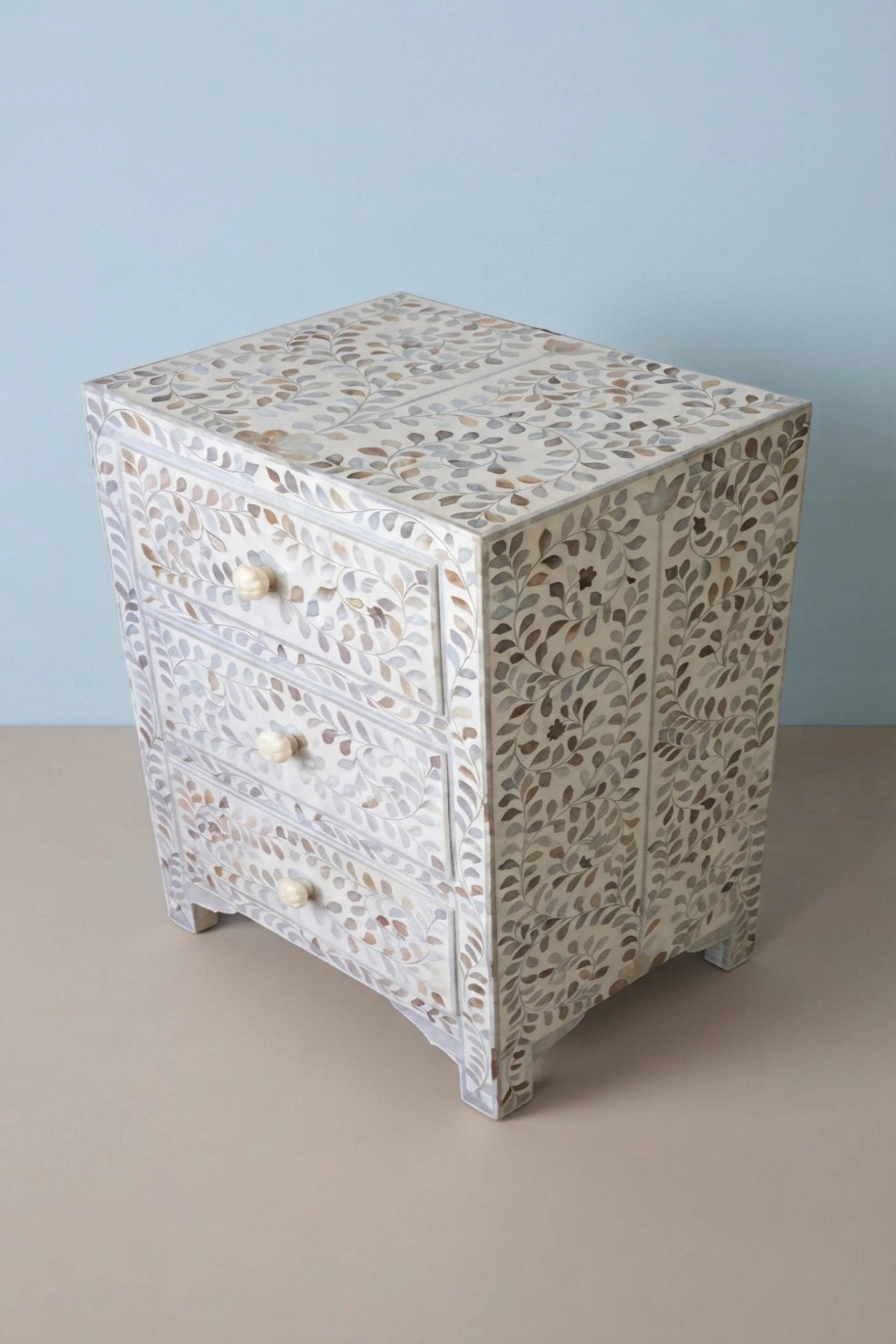 rosa-mop-inlay-3-drawer-bedside-white-bedside-table-mop-inlay-furniture-mother-of-pearl-inlay-nightstand-white-furniture-02.webp