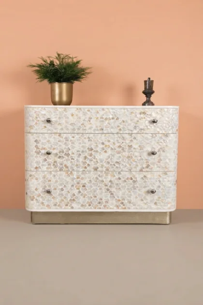 targua-mop-inlay-3-drawer-chest-white-metal-chest-of-drawers-drawers-cabinet-metal-furniture-mop-inlay-furniture-mother-of-pearl-inlay-storage-furniture-white-furnitu-01.webp