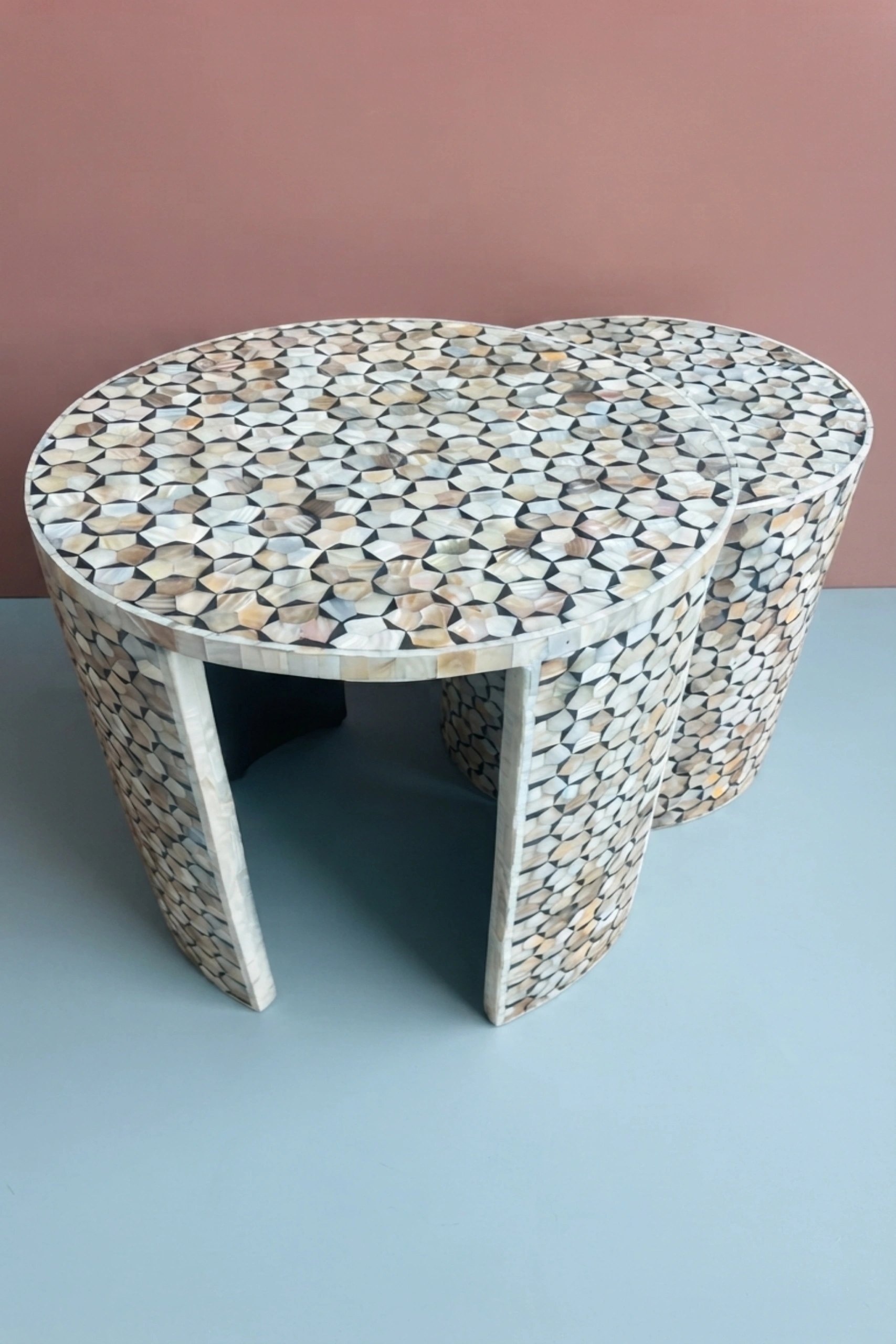 targua-mop-inlay-nesting-table-set-black-black-furniture-furniture-table-mop-inlay-furniture-mother-of-pearl-inlay-03.webp