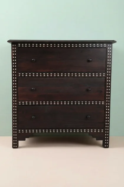 teak-wood-mop-inlaid-dresser-bedroom-storage-carved-furniture-carving-furniture-dresser-mop-inlay-furniture-mother-of-pearl-inlay-teak-wooden-furniture-wooden-furniture-01.webp